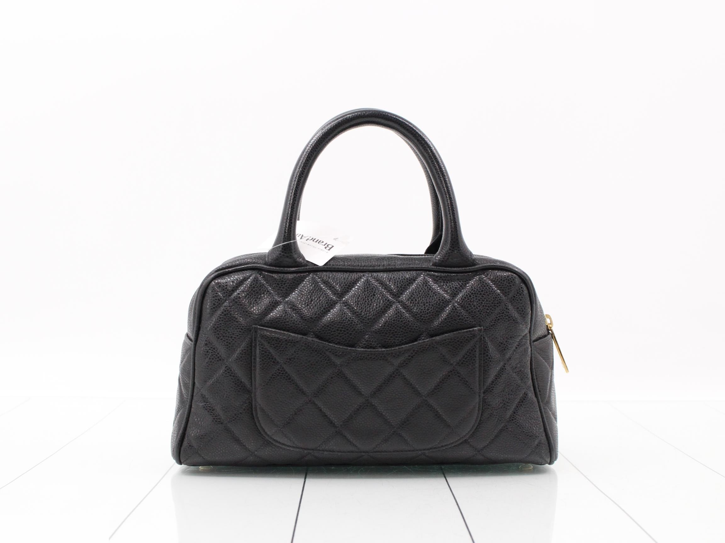 Matelassé caviar leather bag, black, gold hardware, serial number 8. — view 2
