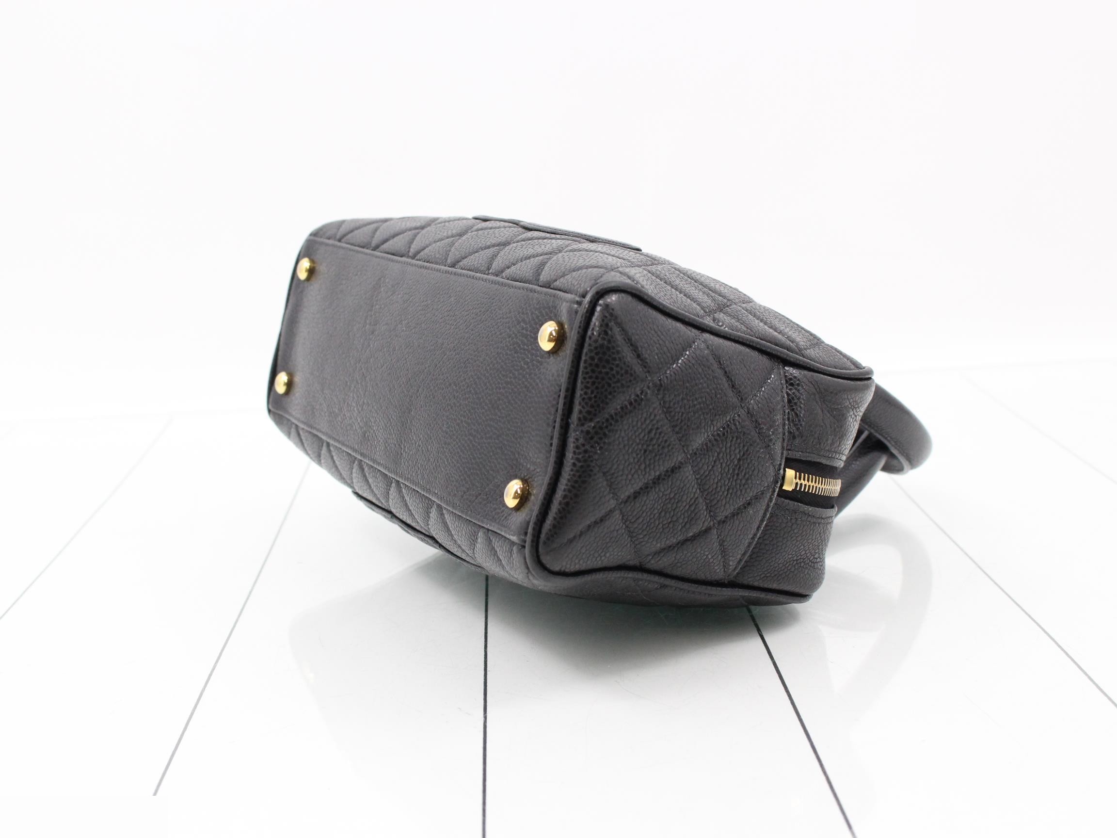 Matelassé caviar leather bag, black, gold hardware, serial number 8. — view 6