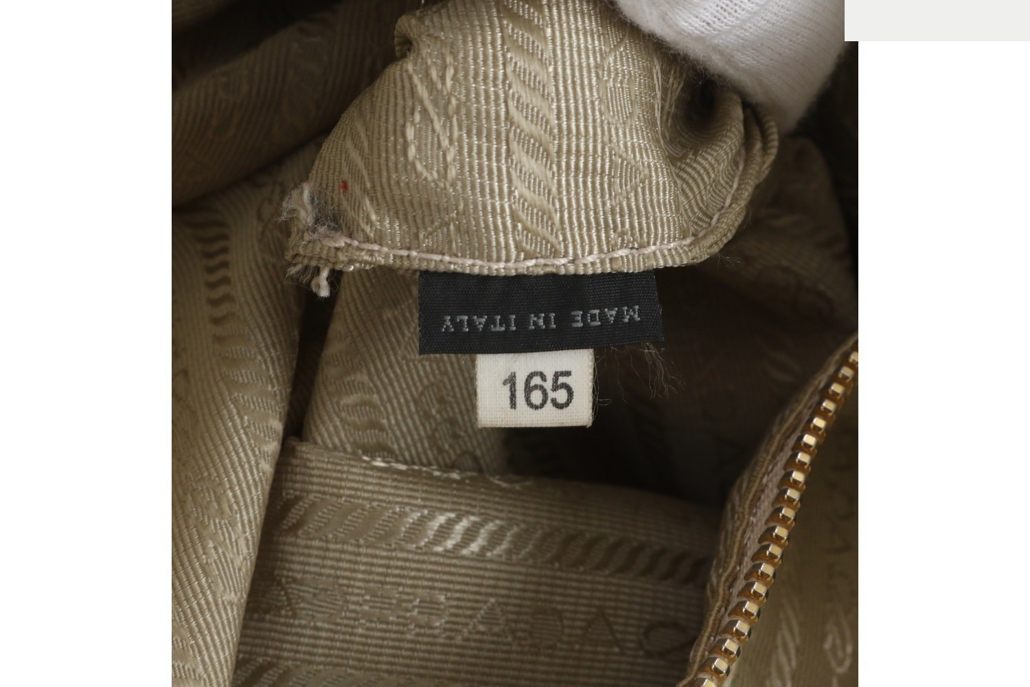 Vitello Daino Leather Shoulder Bag — view 9