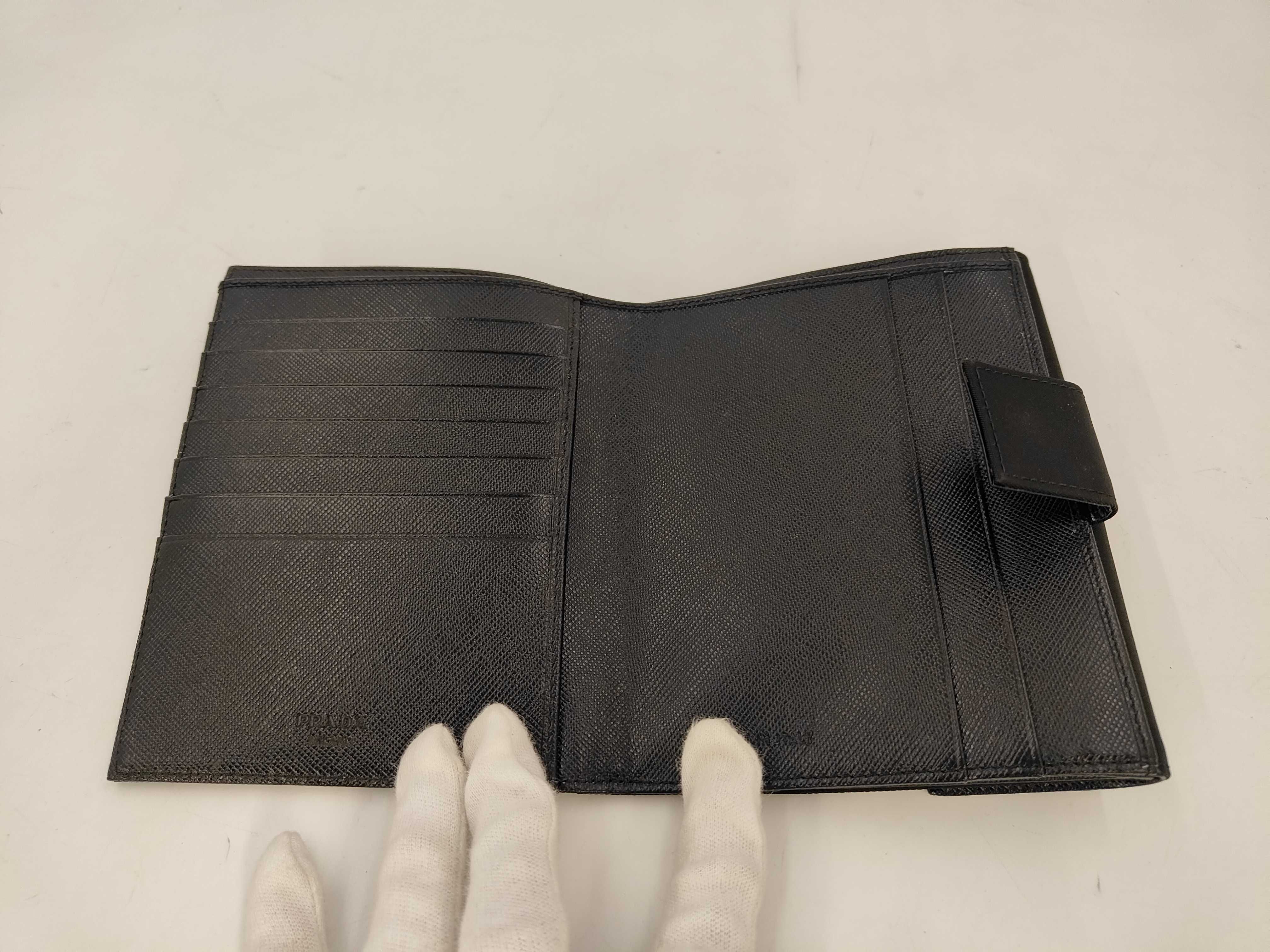 M172 Nylon Tri-fold Wallet, Black, with Box and Guarantee Card. — view 7