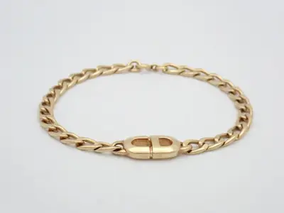 Necklace, wrist circumference approximately 19 cm