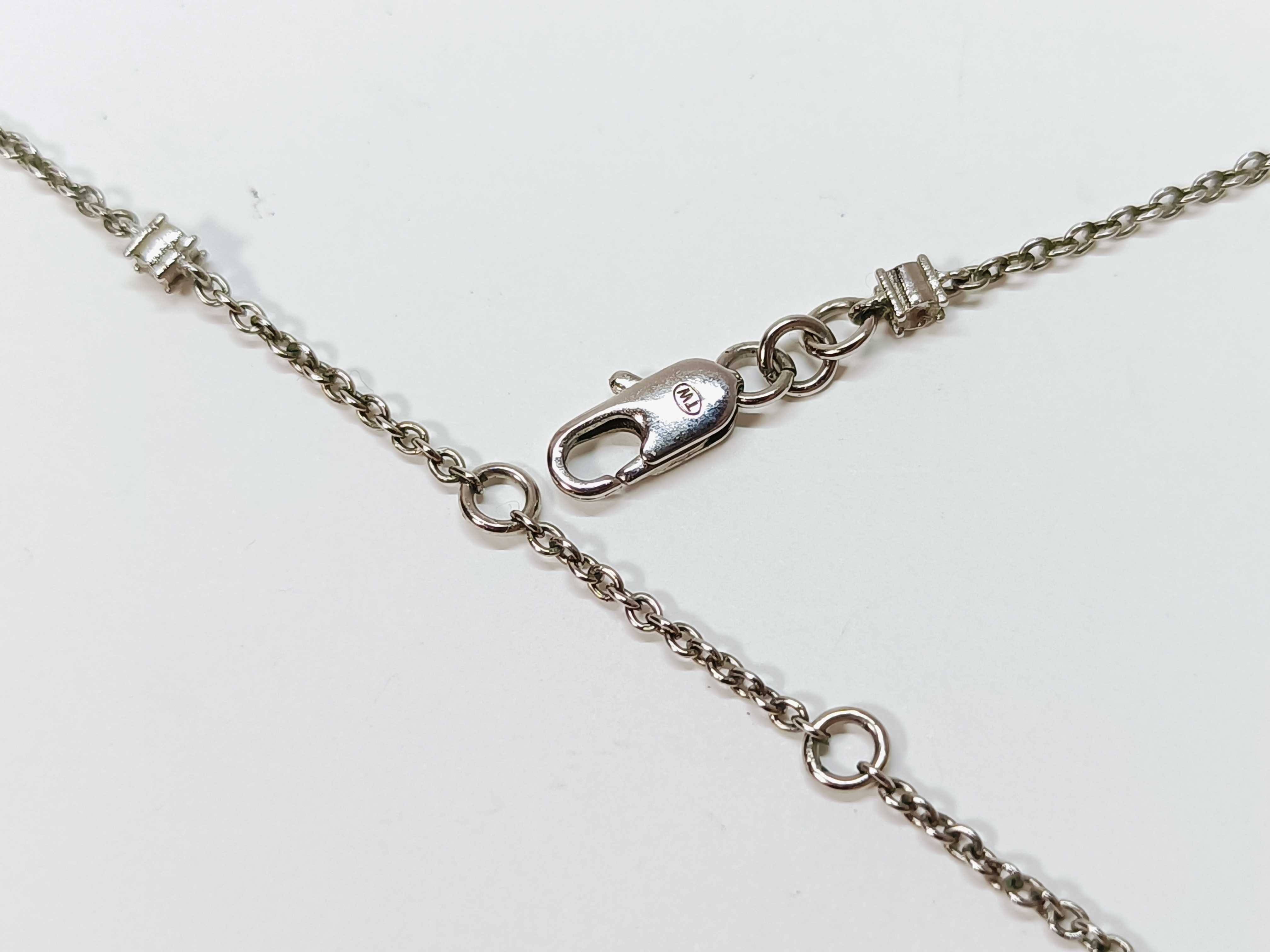 V logo necklace, with box. — view 4