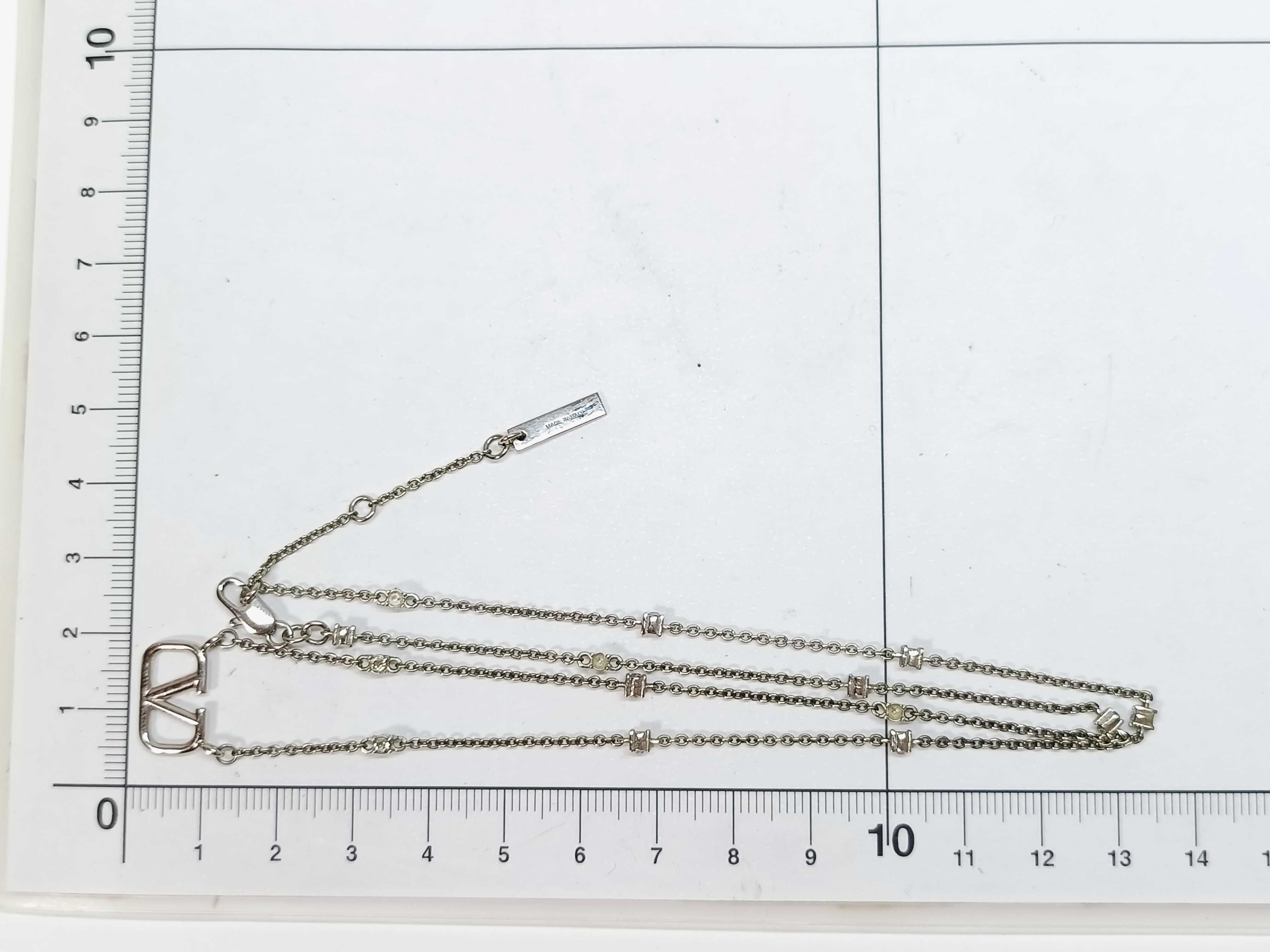 V logo necklace, with box. — view 8