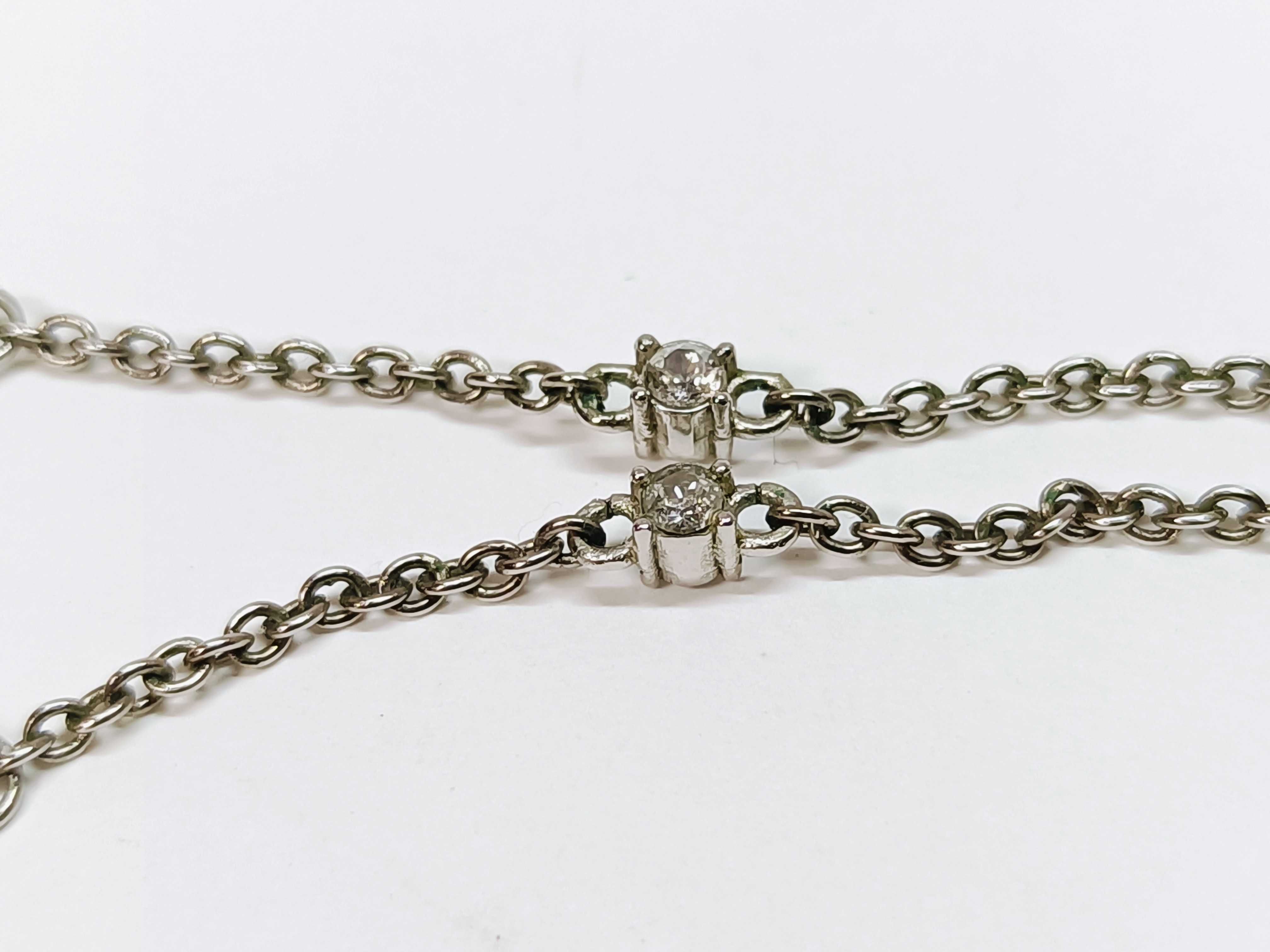 V logo necklace, with box. — view 9