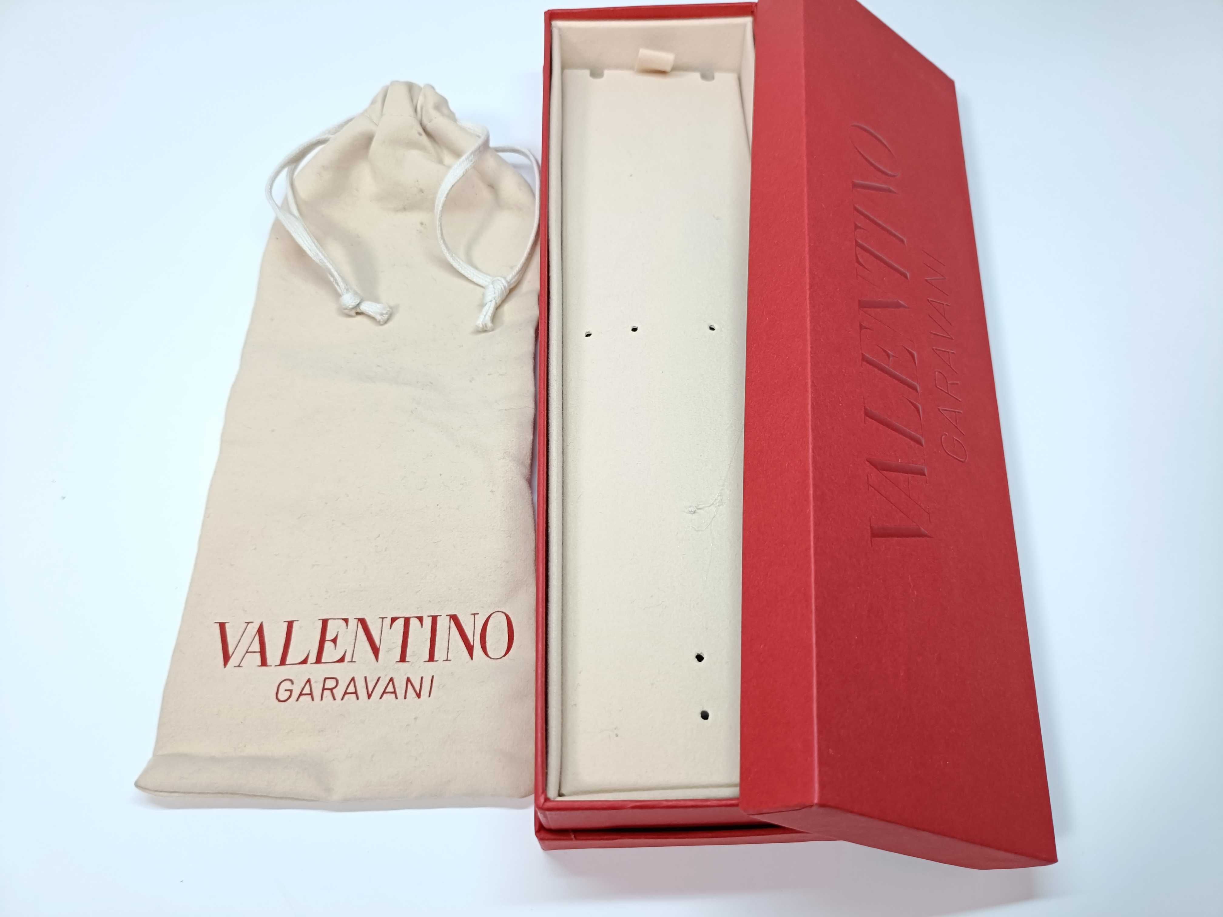 V logo necklace, with box. — view 10
