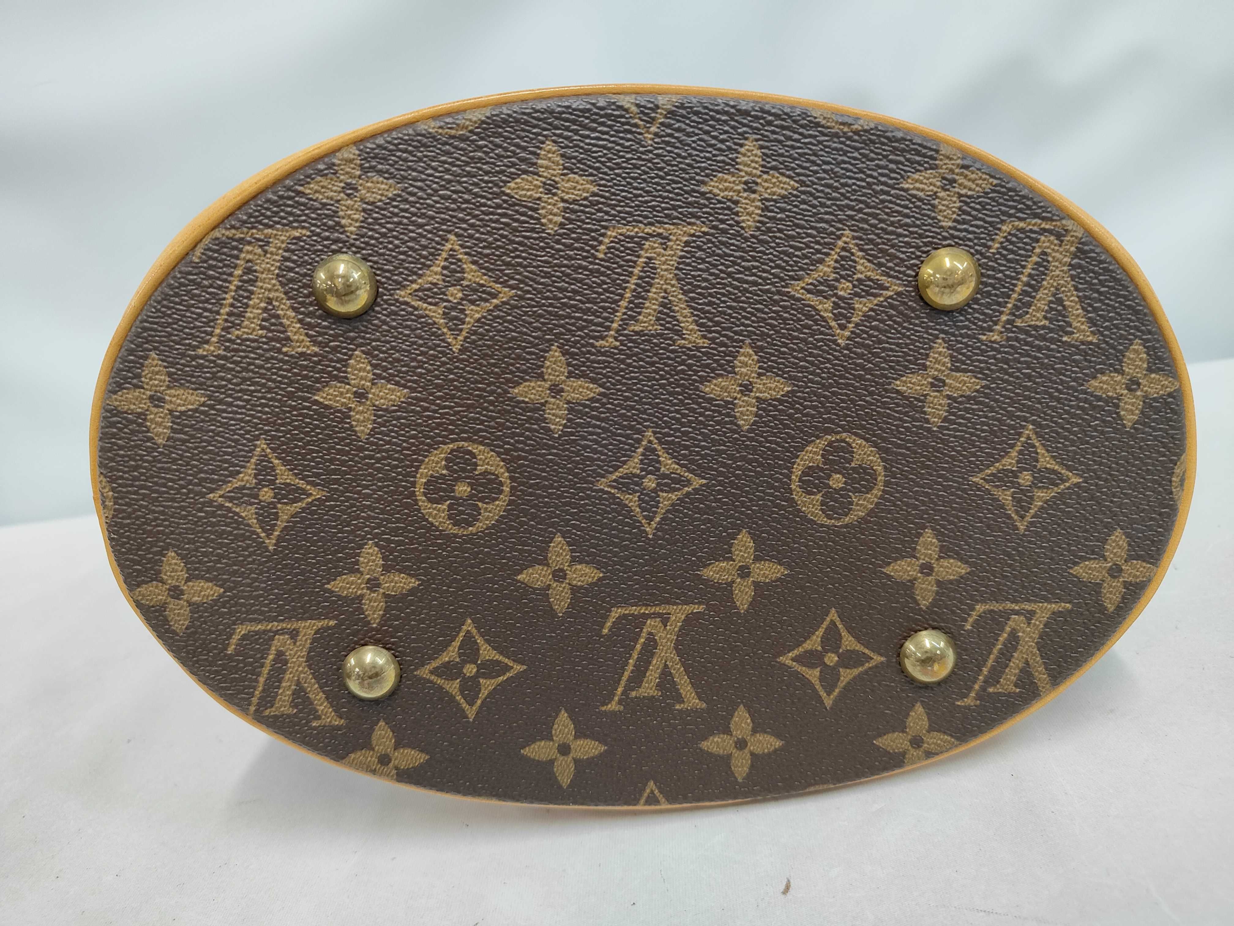 Monogram Bucket PM M42238 Shoulder Bag (No stickiness) — view 4