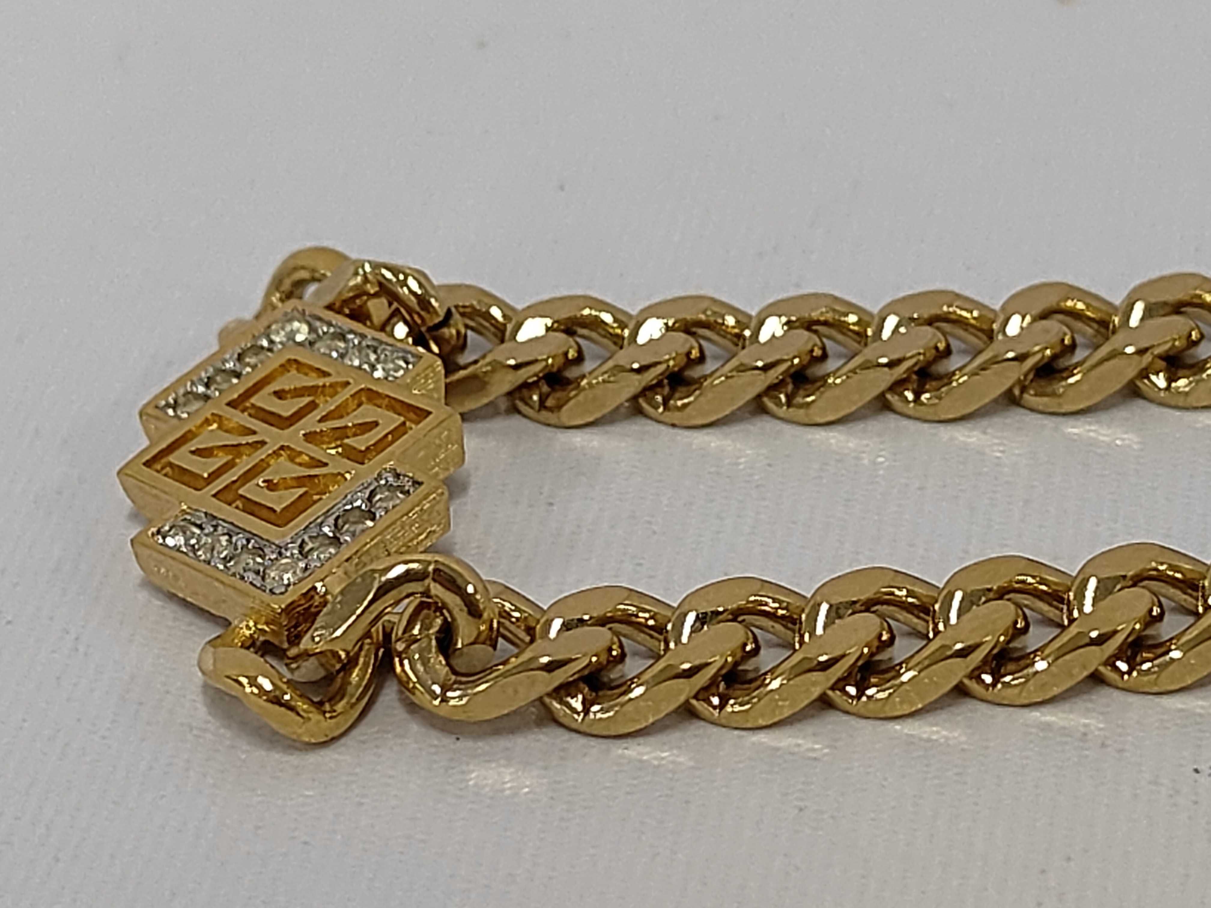G-logo rhinestone diamond-shaped curb chain gold chain necklace. — view 4
