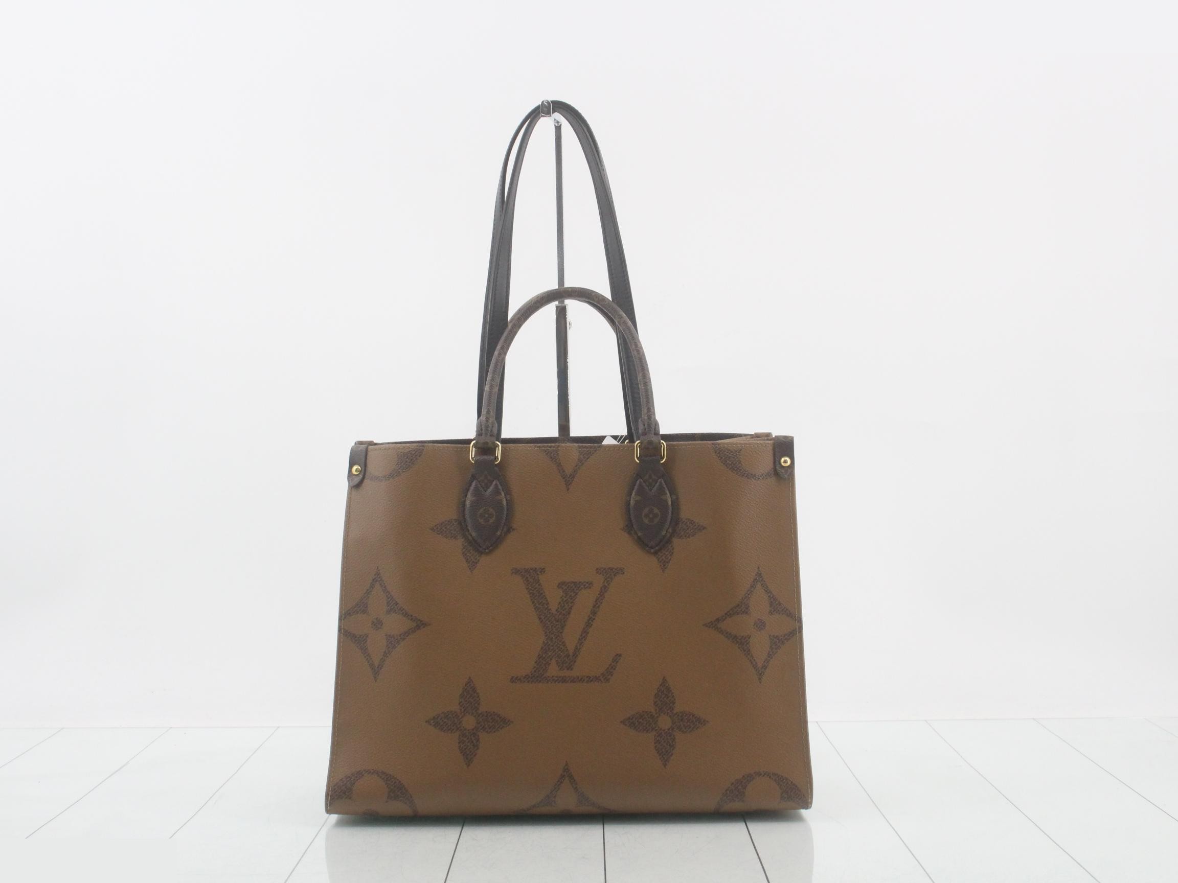 Monogram Giant Reverse OnTheGo MM 2-Way Tote Bag — view 2