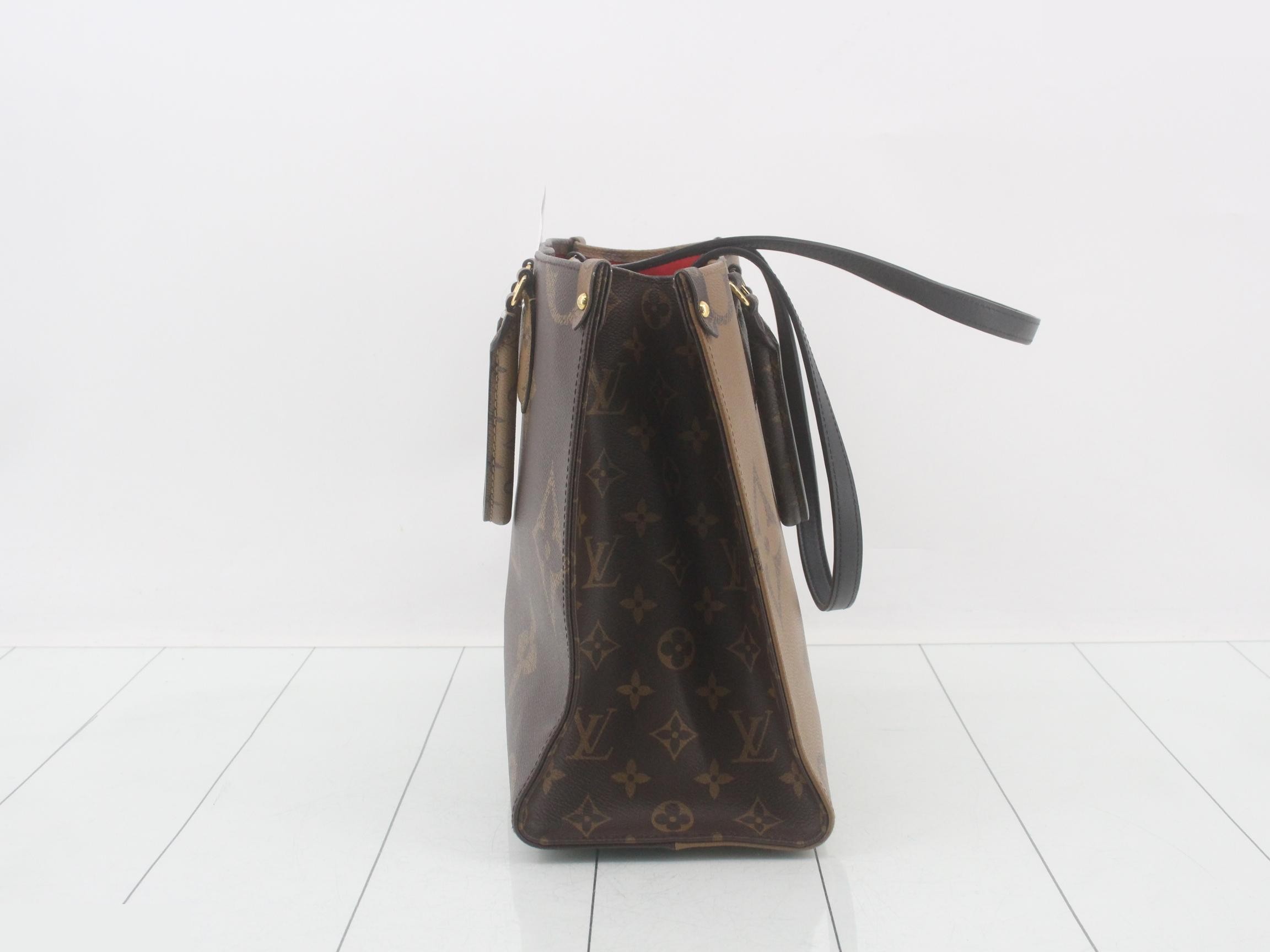 Monogram Giant Reverse OnTheGo MM 2-Way Tote Bag — view 3