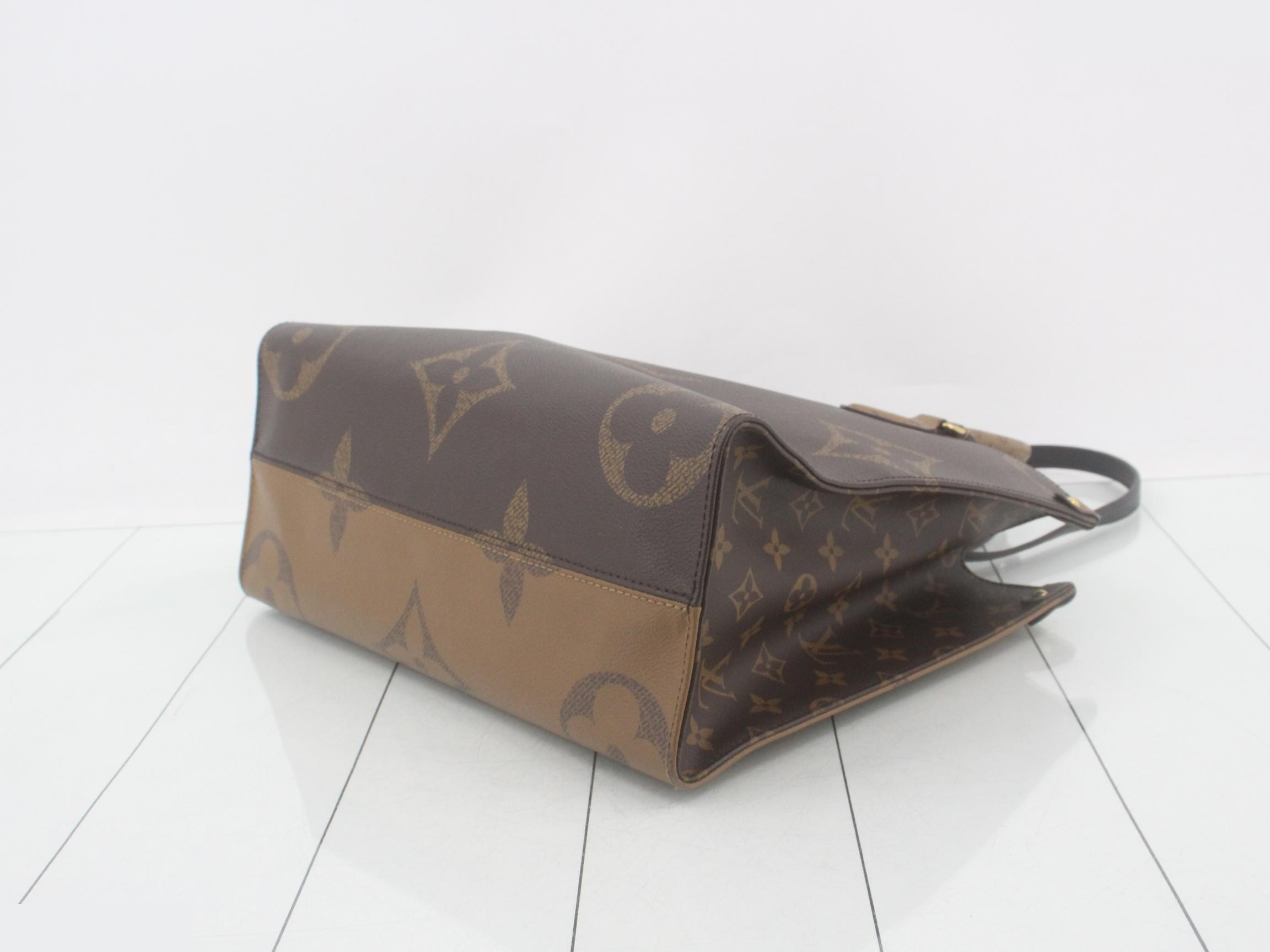 Monogram Giant Reverse OnTheGo MM 2-Way Tote Bag — view 6