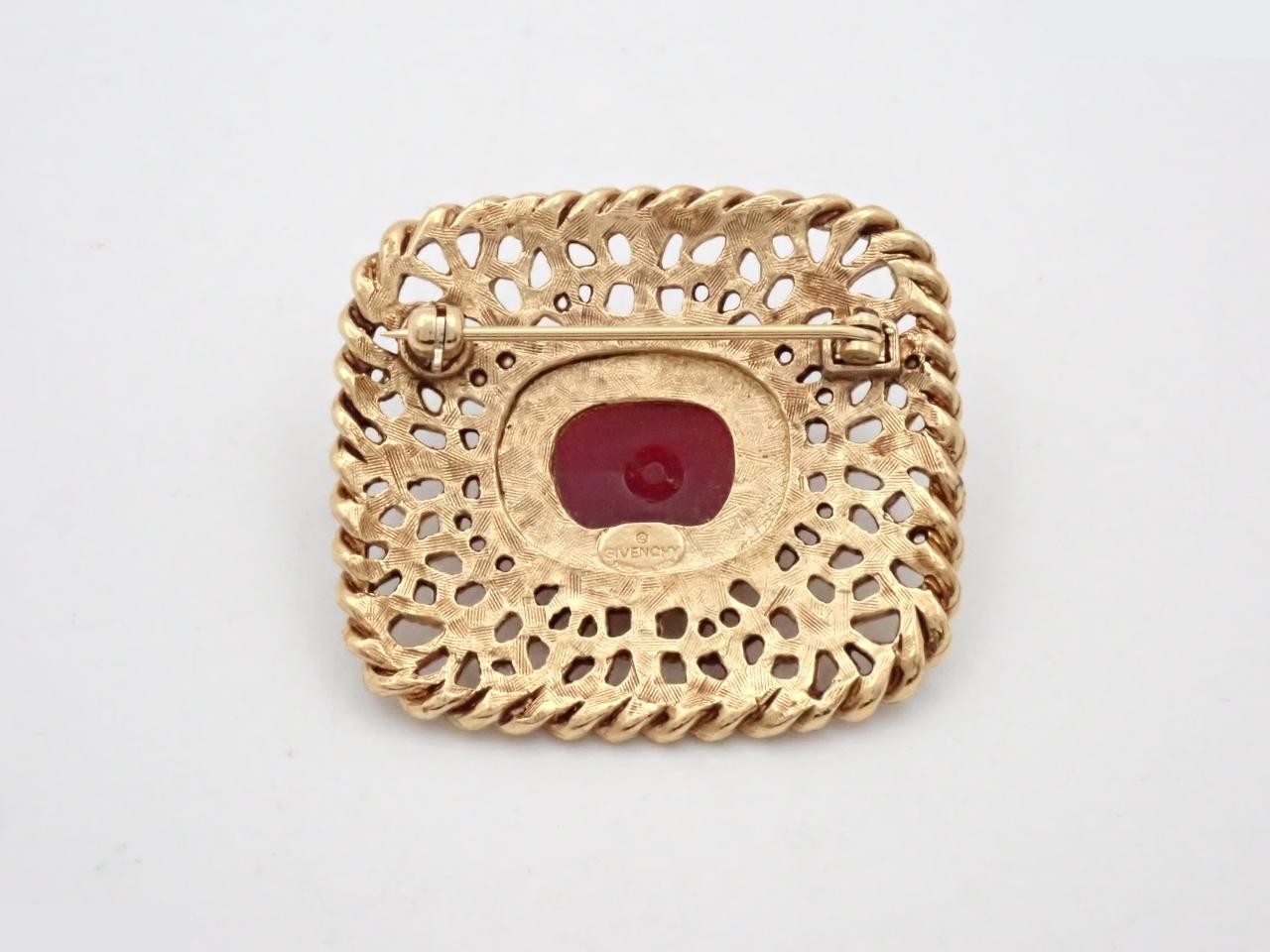 Vintage Gold Brooch — view 2