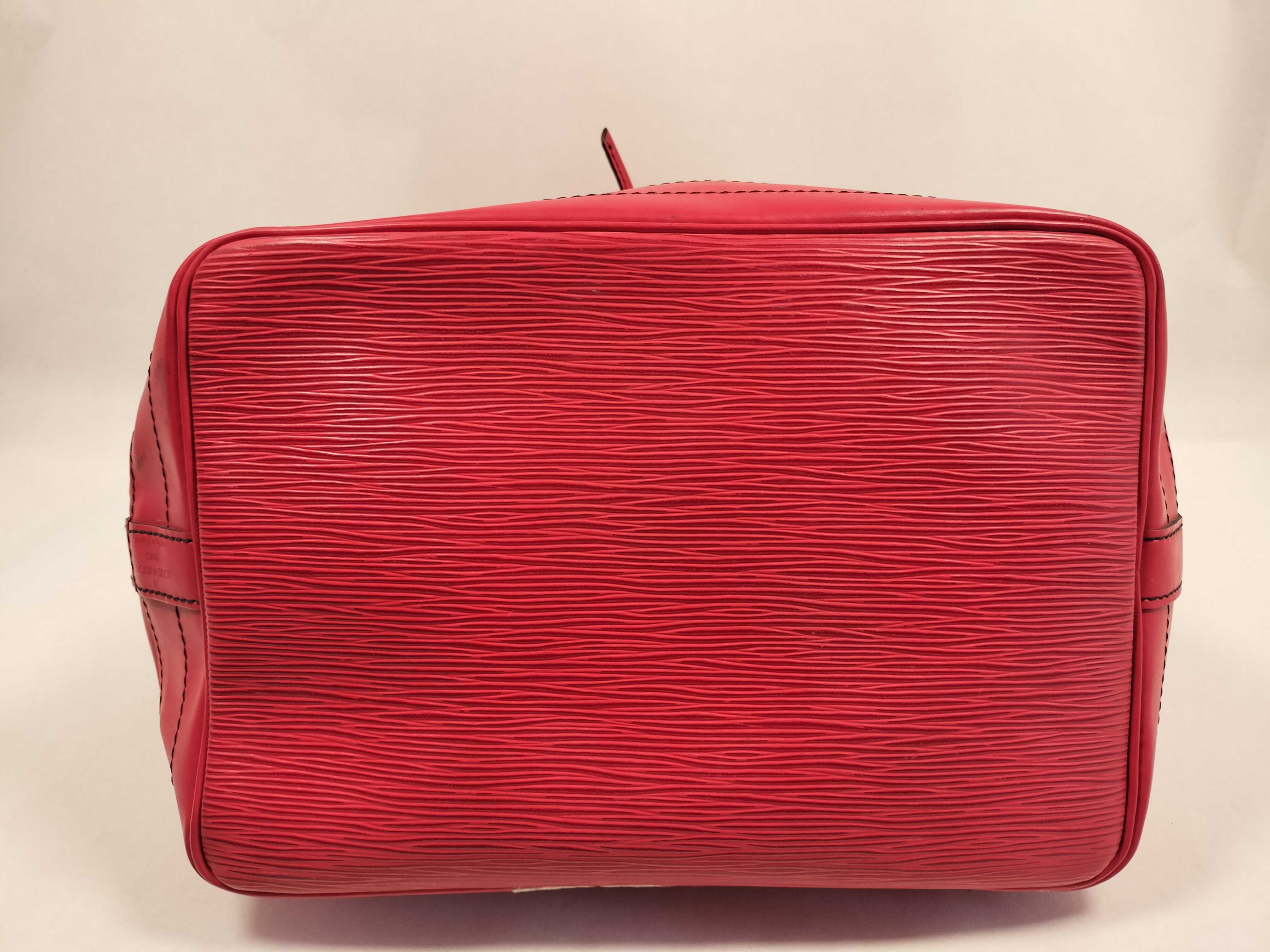 Epi Louis Vuitton Petit Noé Epi Shoulder Bag Epi Leather Red M59007 Shoulder Bag — view 7