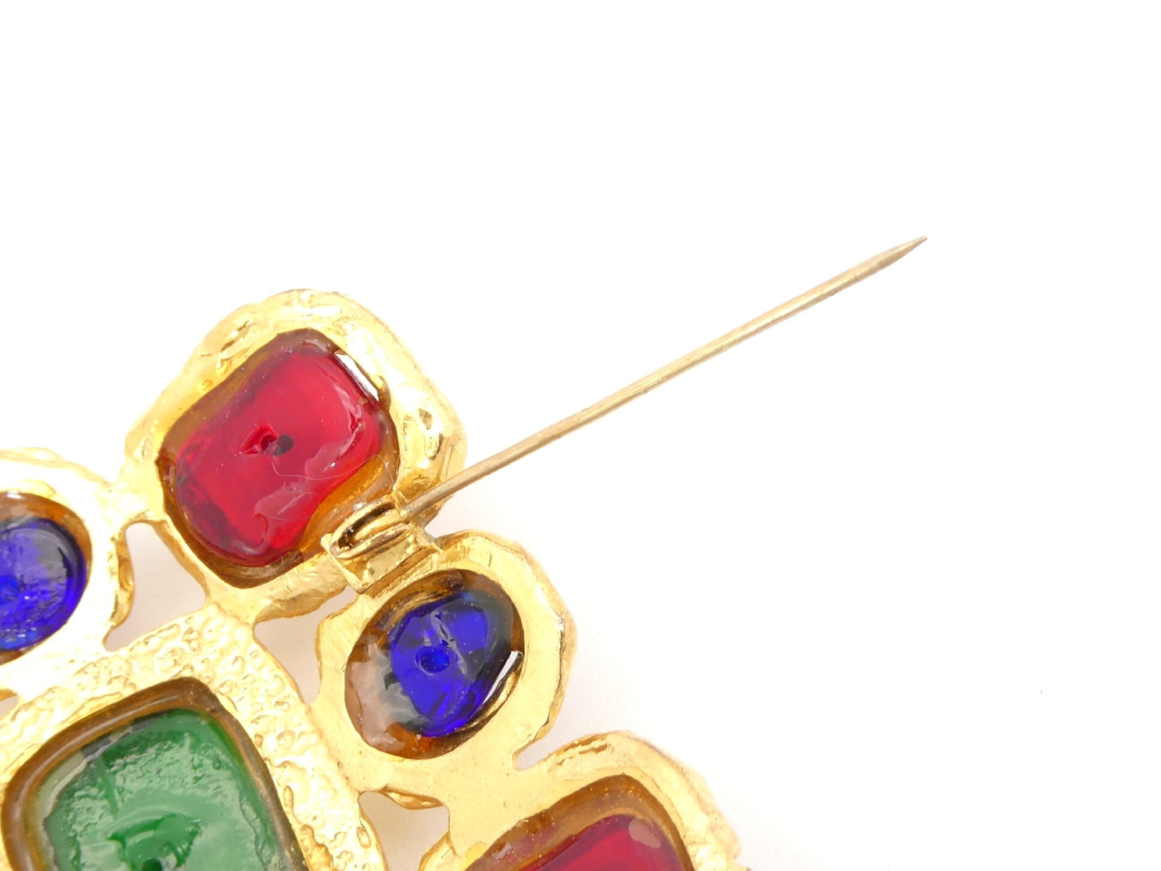 Gold Brooch — view 4