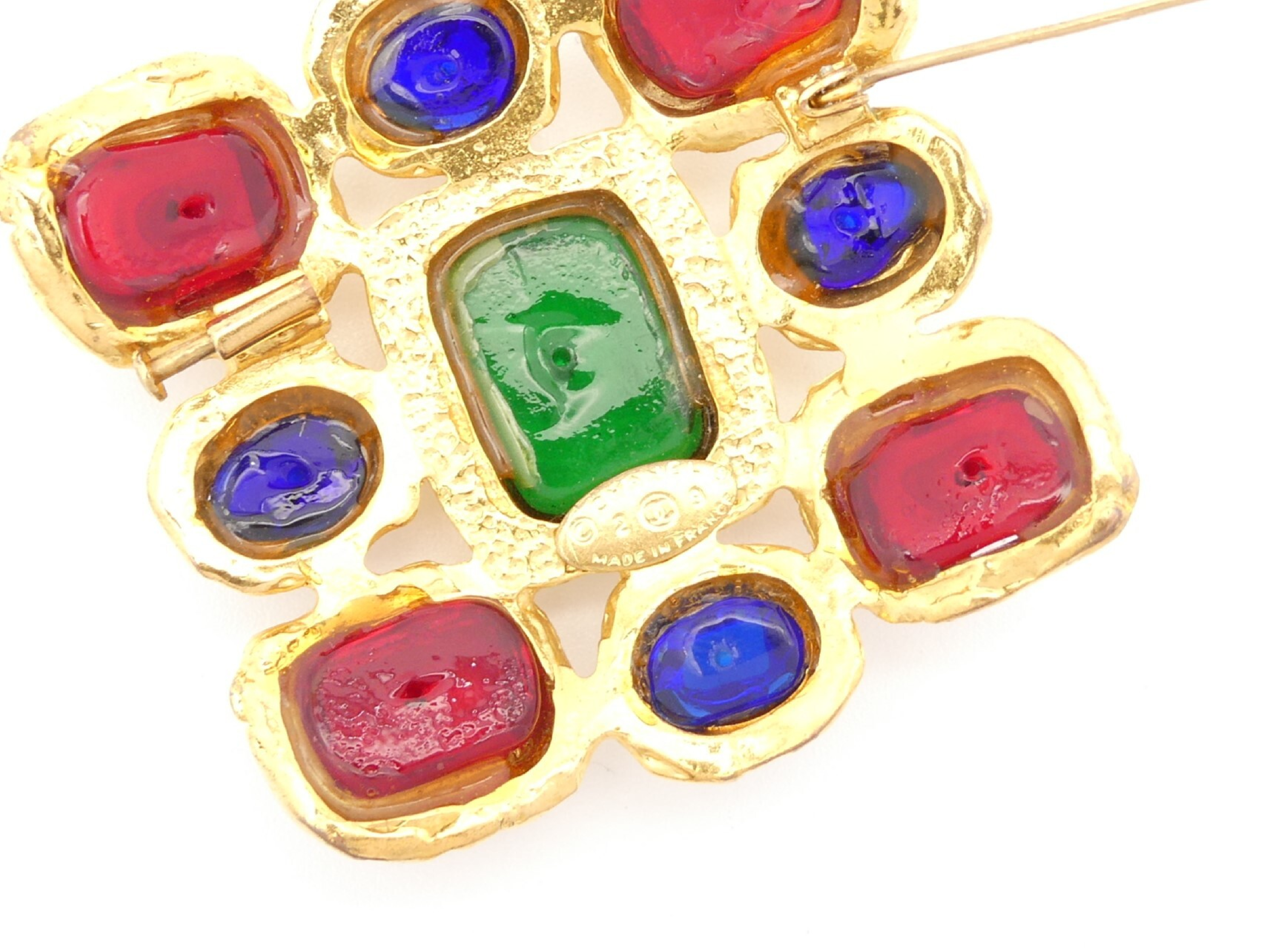Gold Brooch — view 5