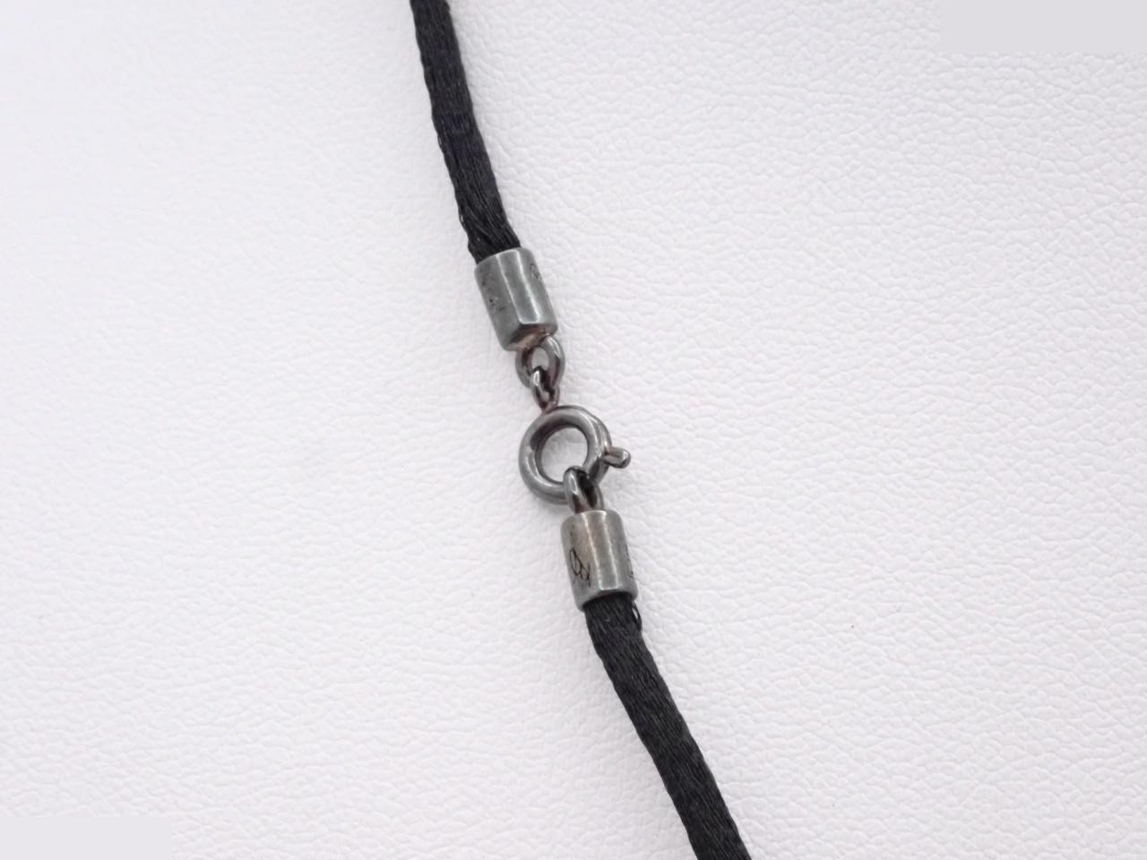 Sellier necklace pendant, silk cord, neck circumference approximately 42cm — view 2