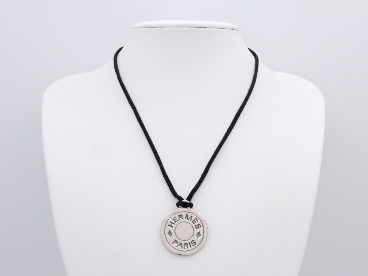 Sellier necklace pendant, silk cord, neck circumference approximately 42cm — view 3