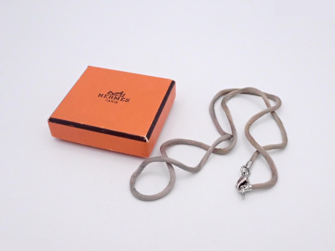 Sellier necklace pendant, silk cord, neck circumference approximately 42cm — view 4