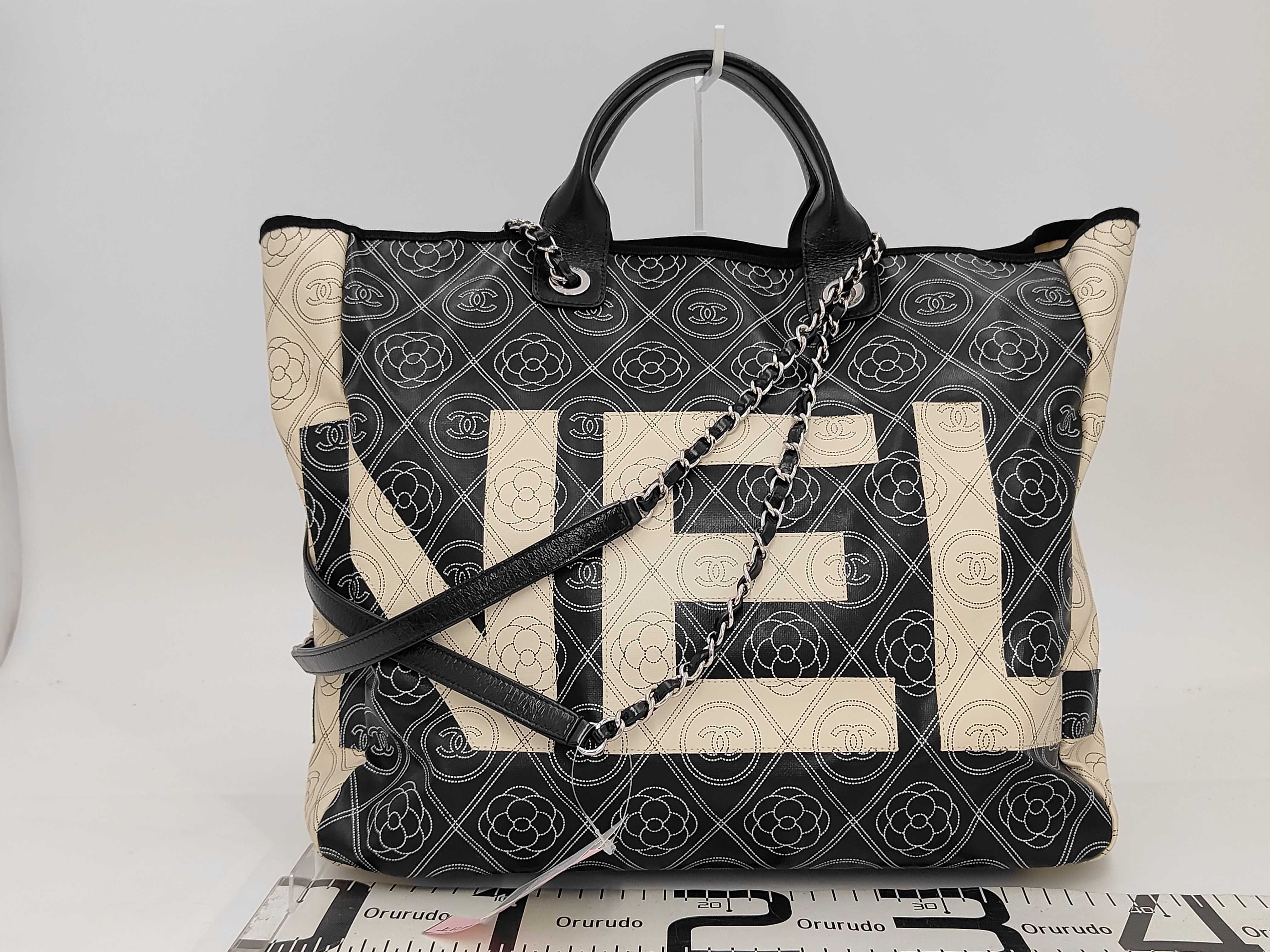 Camellia PVC x Leather Coco Mark Tote Bag — view 2