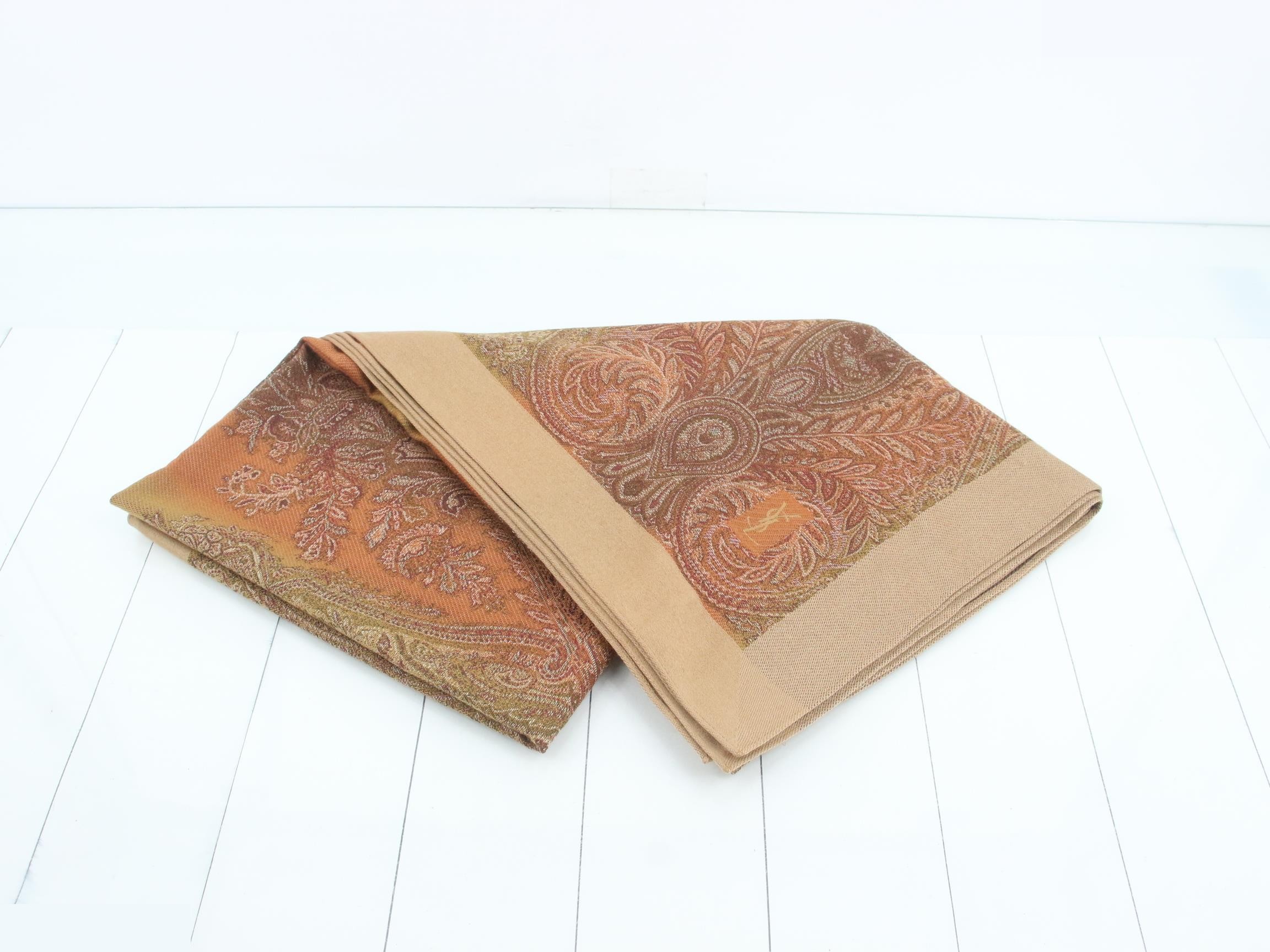 Paisley pattern, 78% wool, 22% silk, brown. — view 2