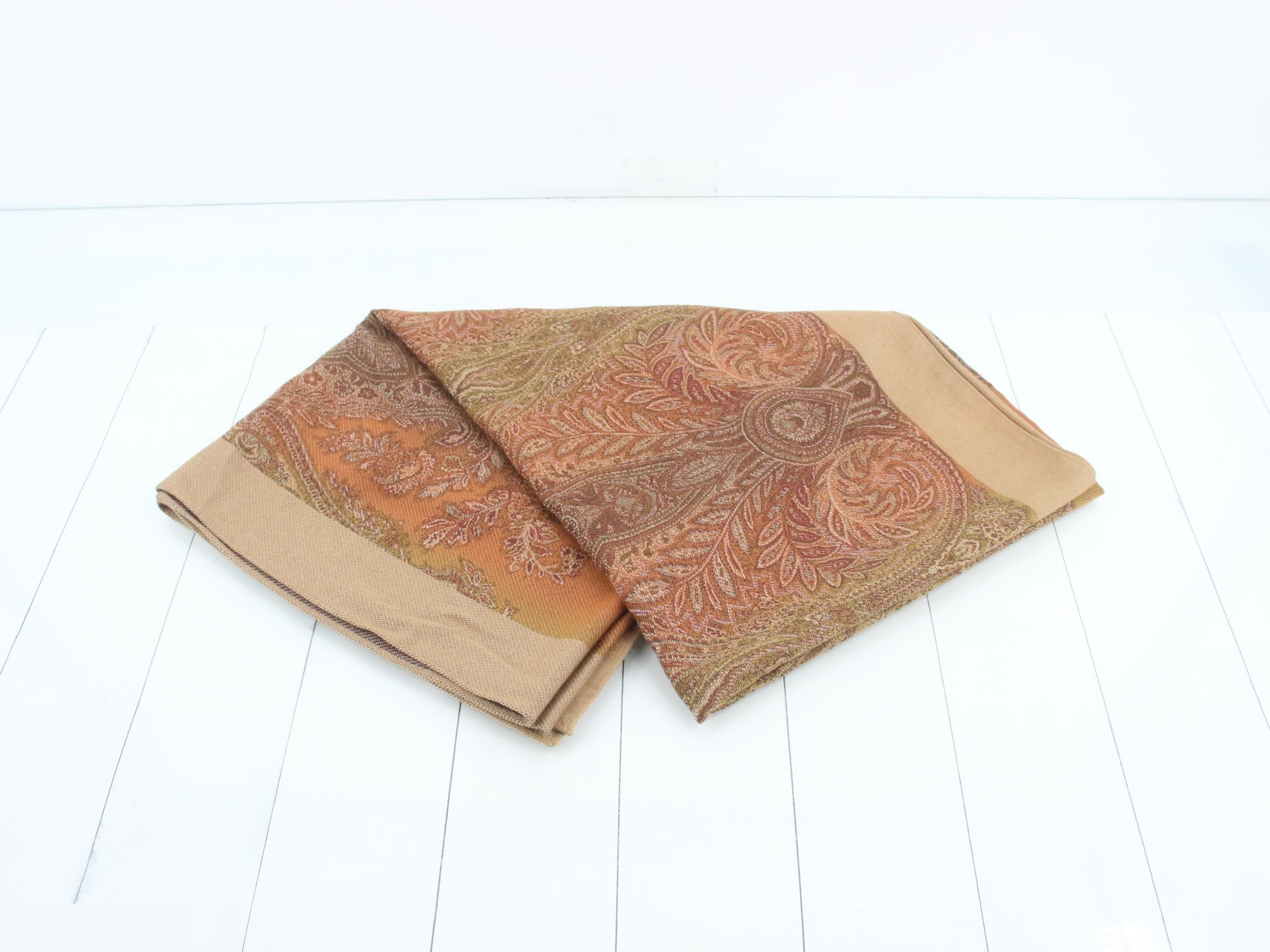 Paisley pattern, 78% wool, 22% silk, brown. — view 3