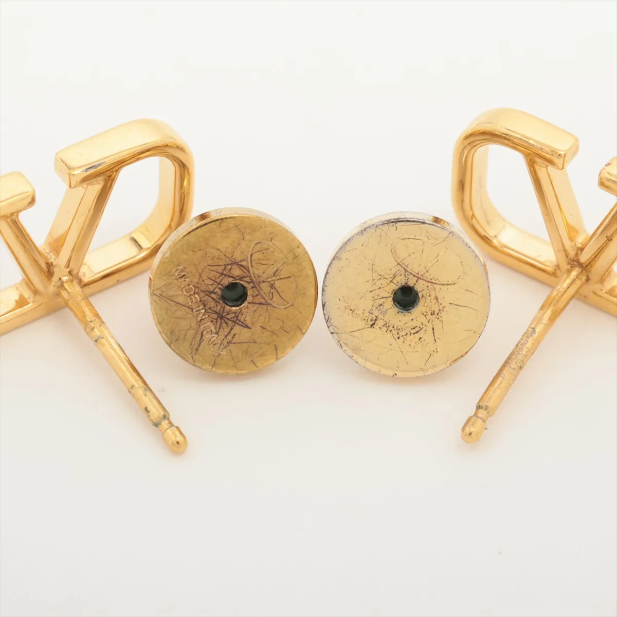 V logo earrings (for both ears), GP gold. — view 4