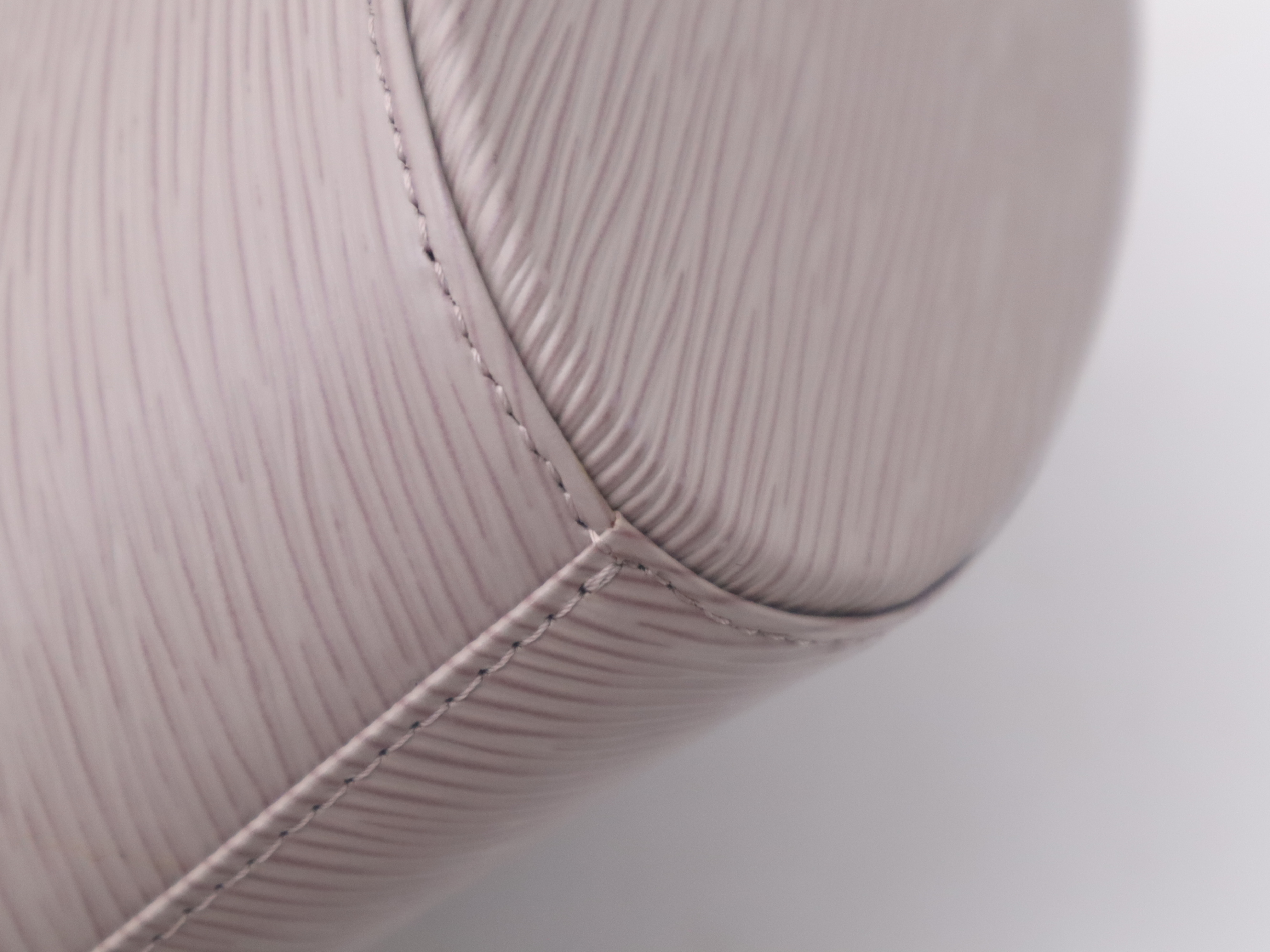 M5452B Epi Noctambure Greige Handbag — view 11