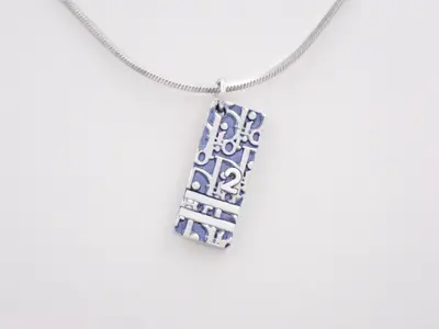 Necklace, neck circumference approximately 42 cm