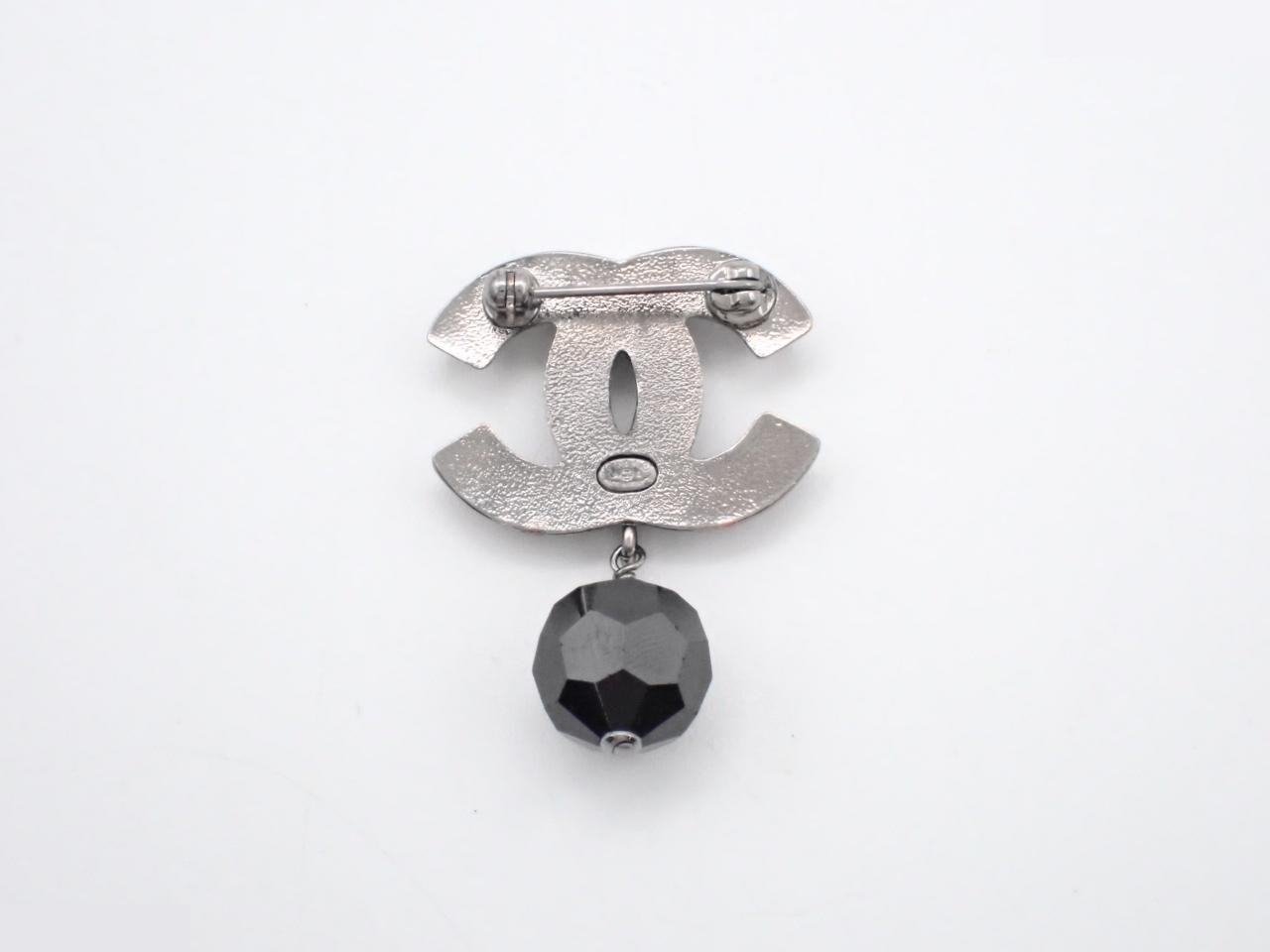04A Vintage Classic (Precious Metal) Brooch — view 2