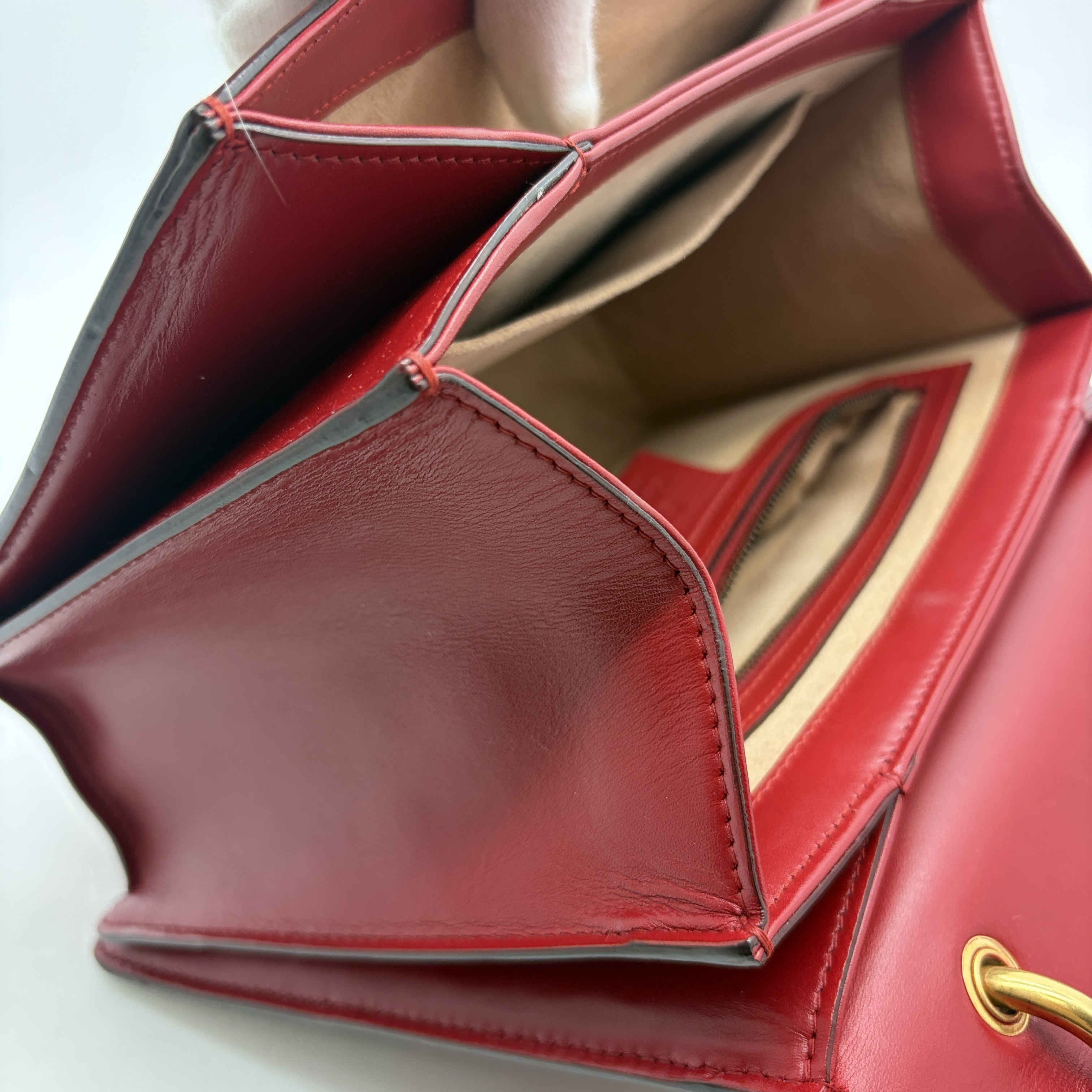 Queen Margaret Bee Leather Top Handle Bag Handbag — view 11