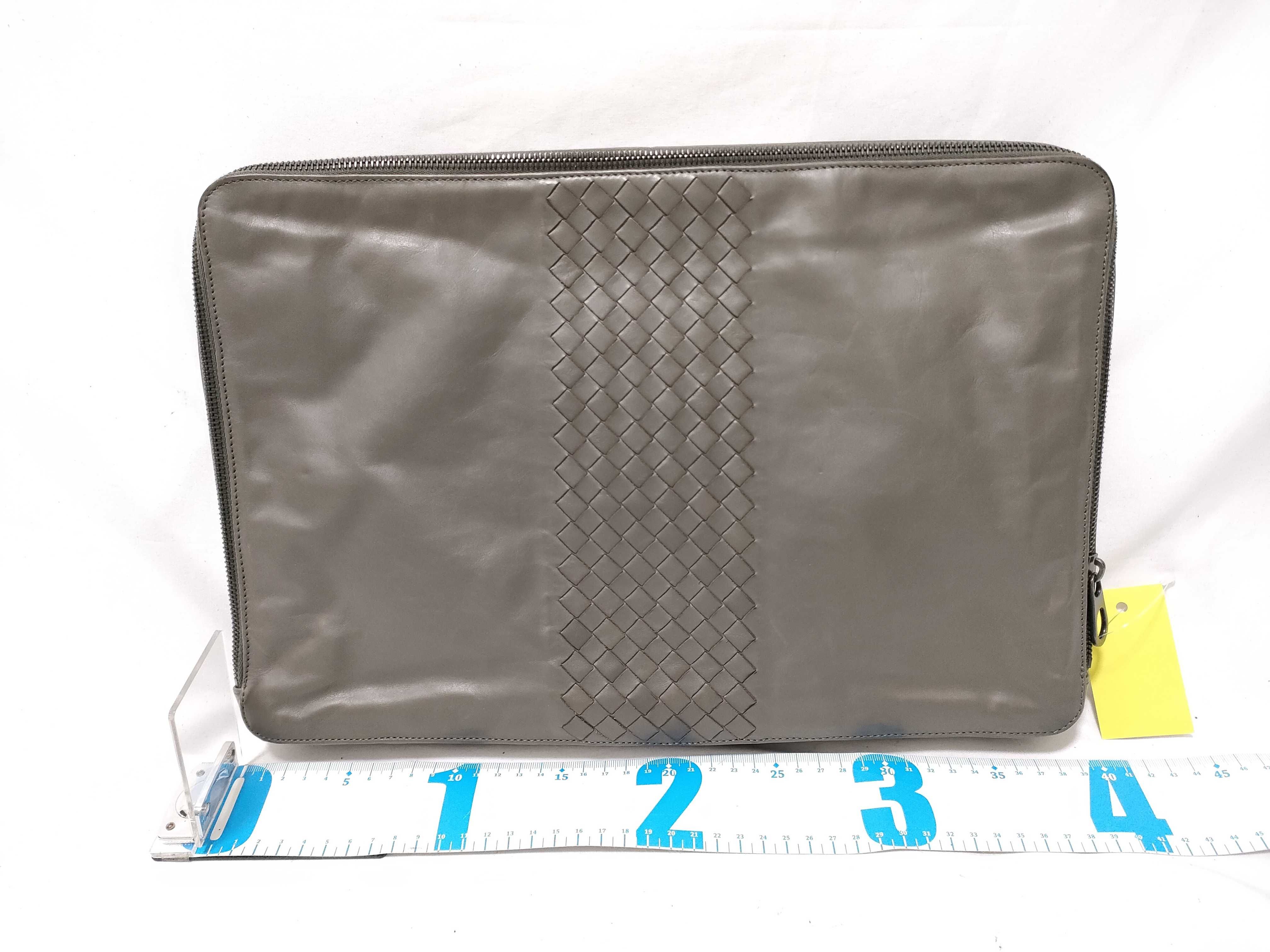 Intrecciato Second Bag Clutch Bag — view 2