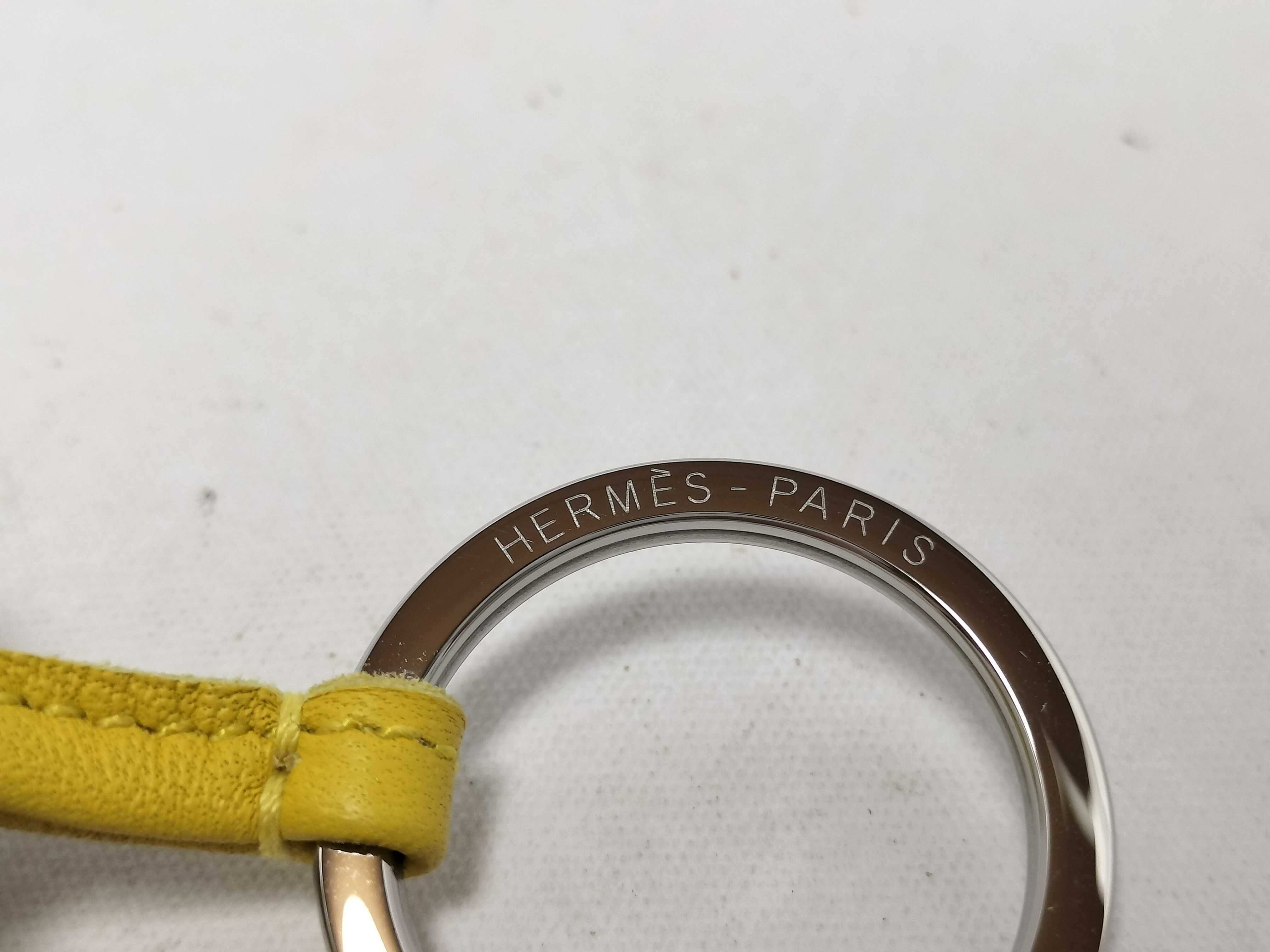 Carmen K-stamp charm, Agneau Milo yellow, key case — view 5