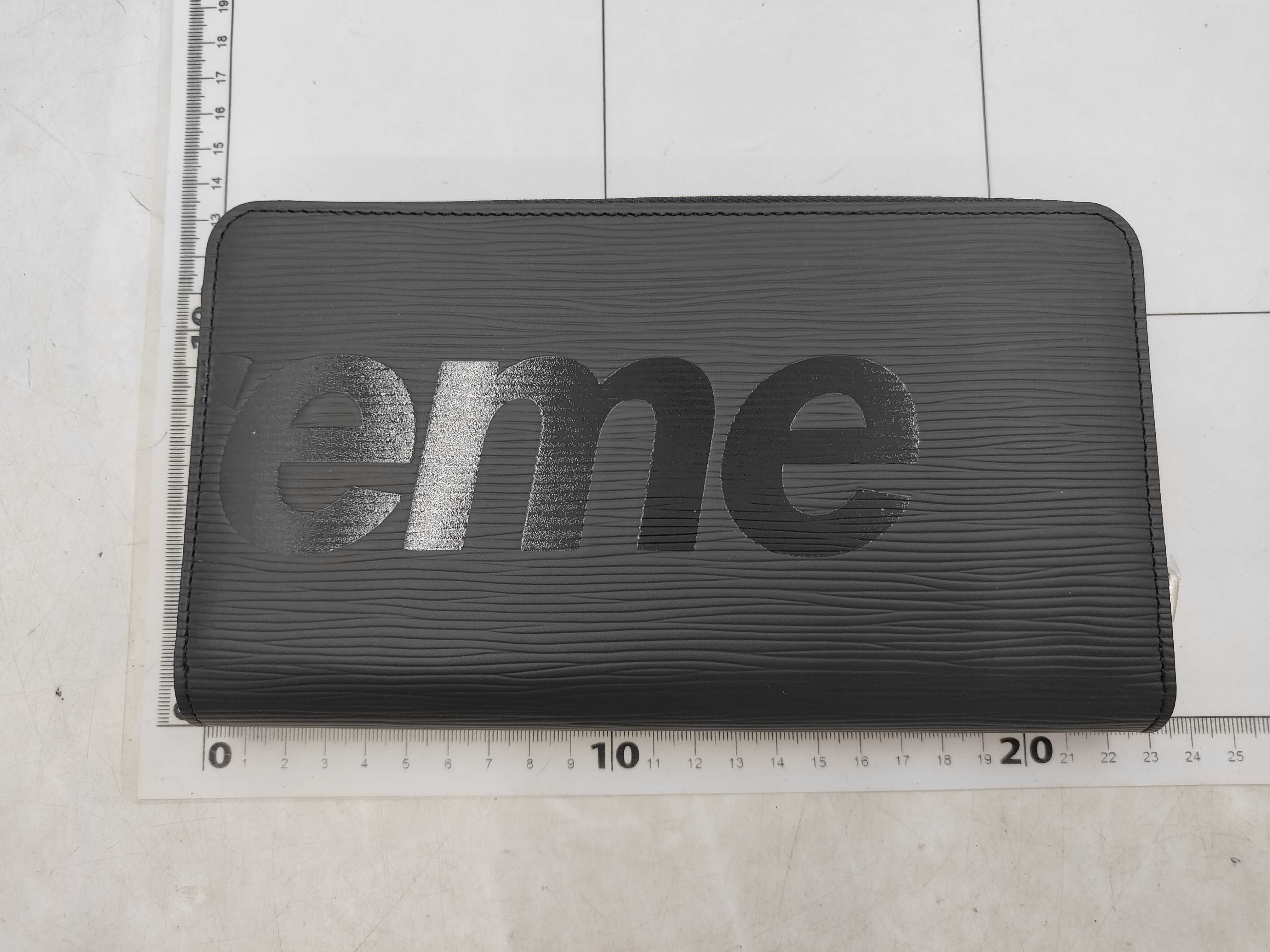 LV Supreme Zippy Organizer M67723 CA2107 Wallet — view 2