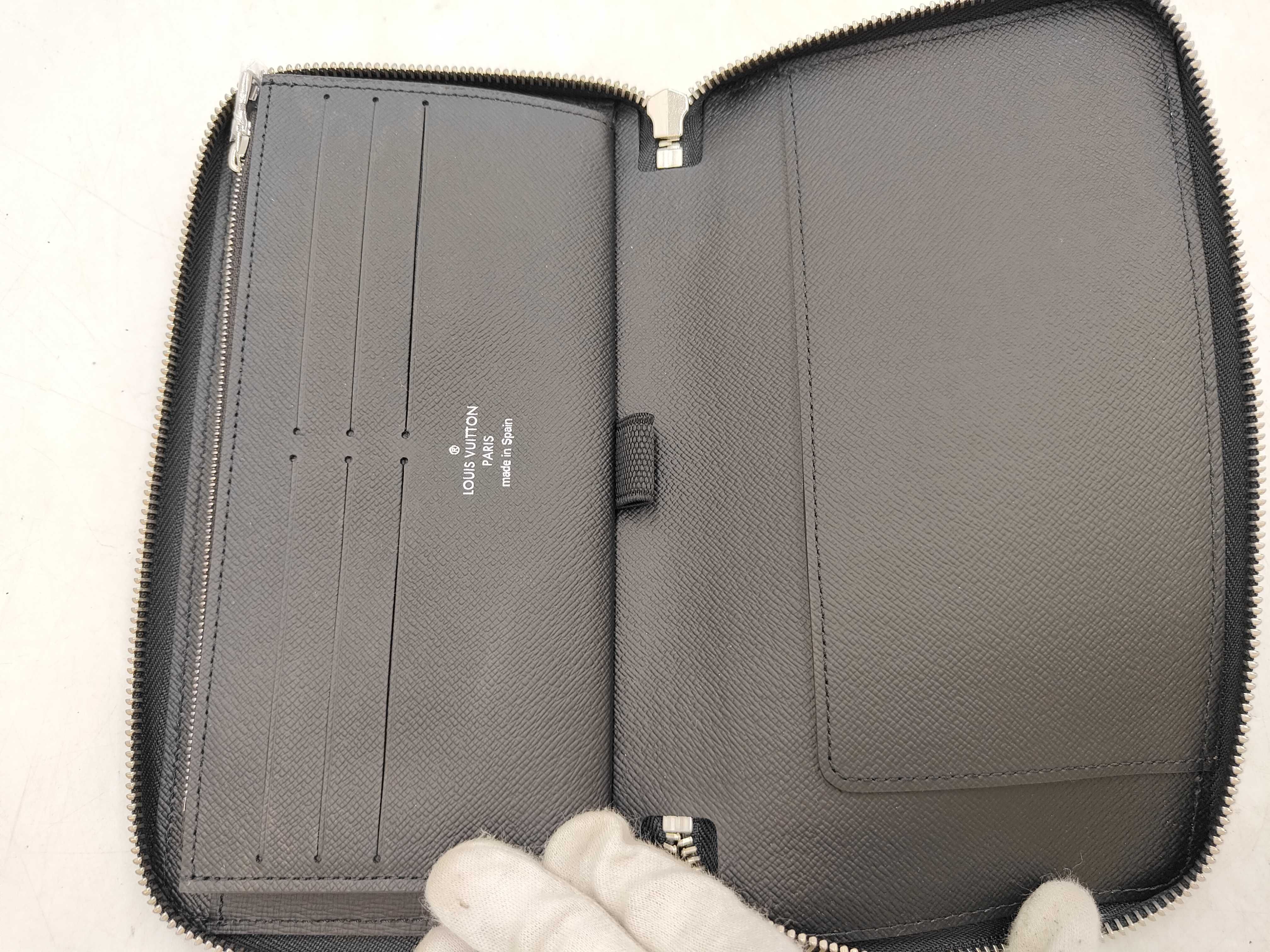 LV Supreme Zippy Organizer M67723 CA2107 Wallet — view 4