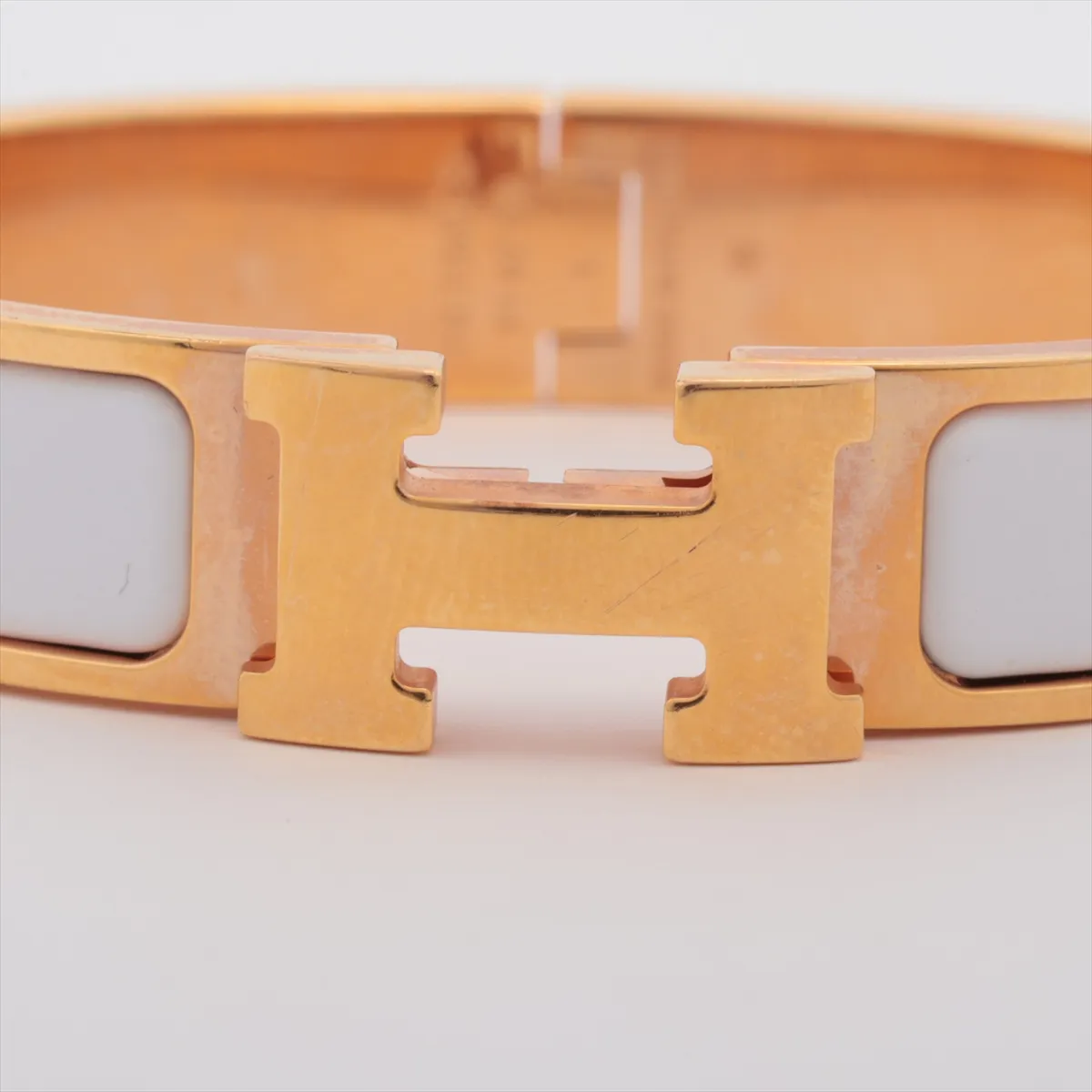 Click H Fan FI0232 Bangle GP Gold x White. Shows signs of wear, — view 3