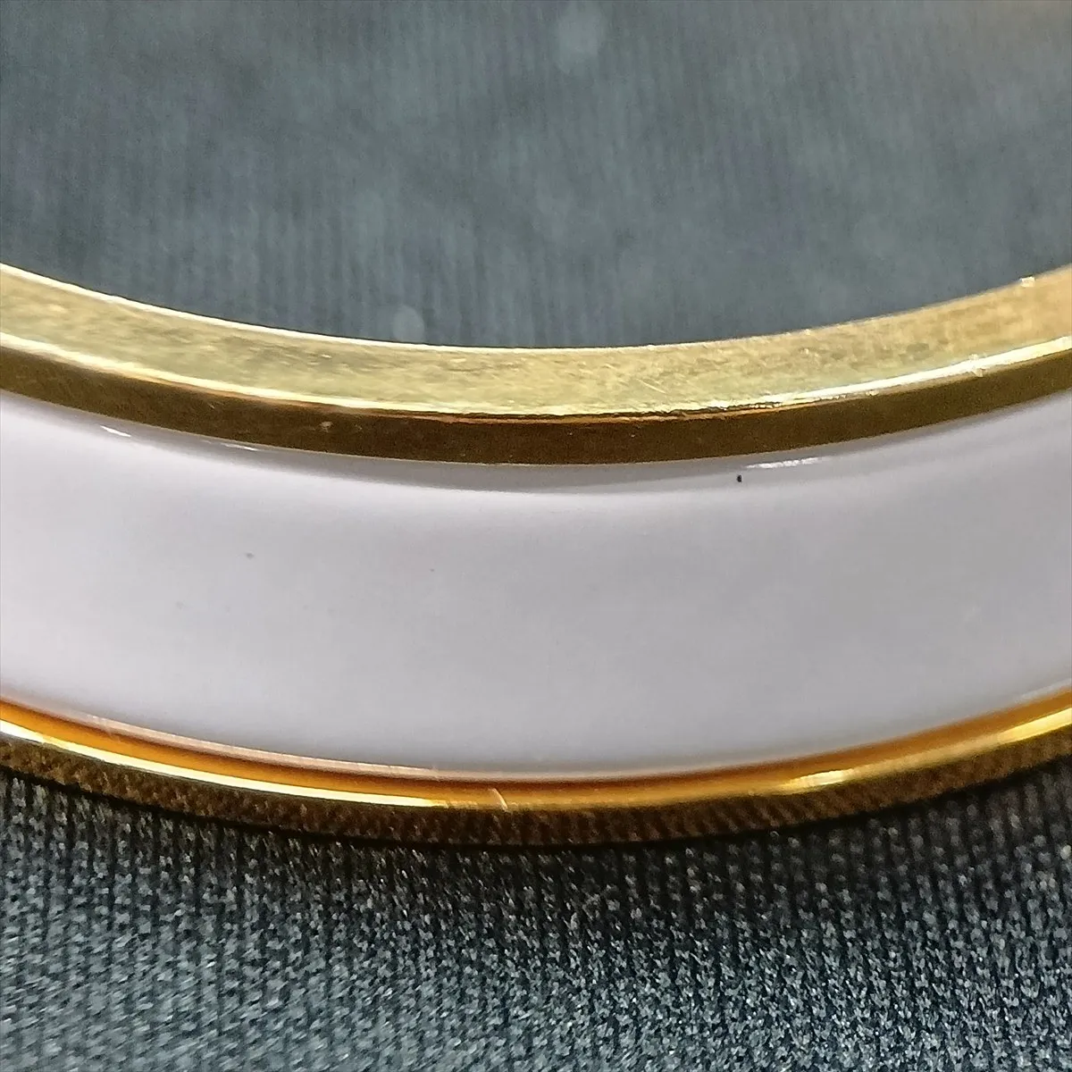 Click H Fan FI0232 Bangle GP Gold x White. Shows signs of wear, — view 7