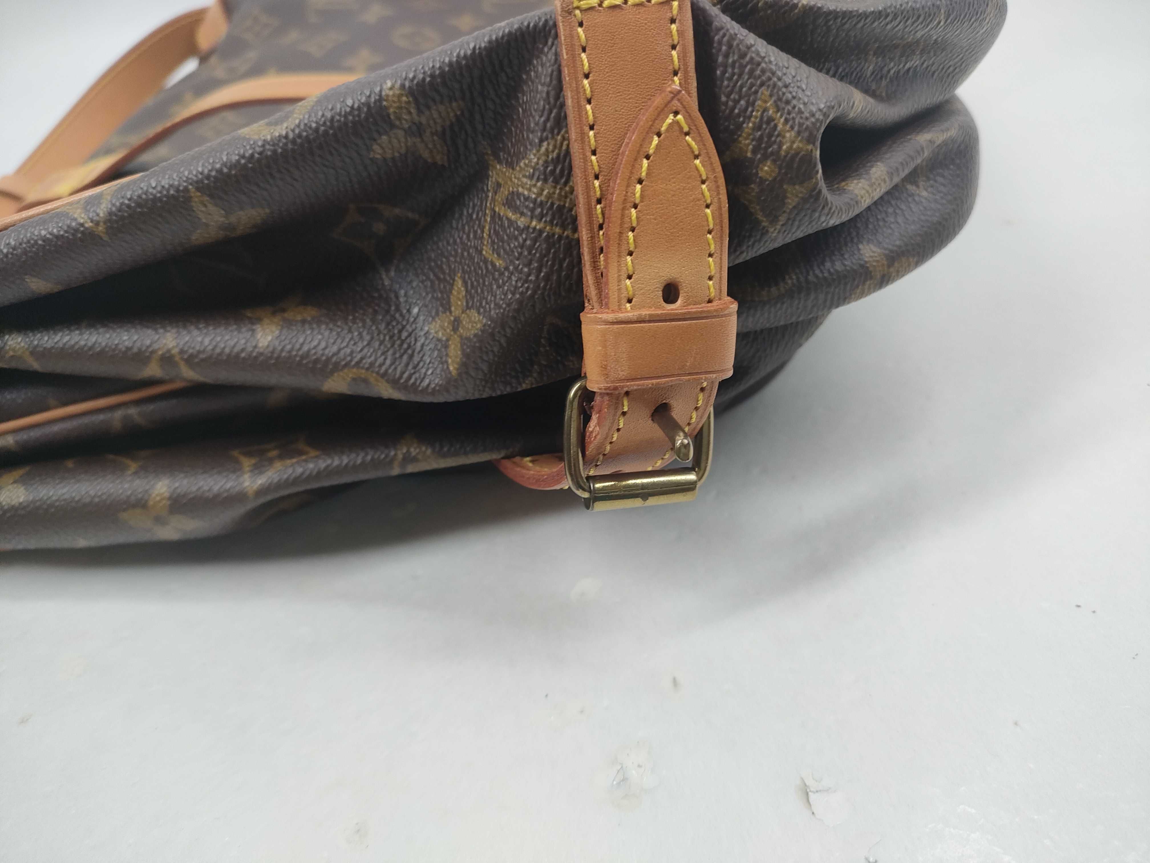LV Monogram Saumur AR0970 Shoulder Bag — view 10