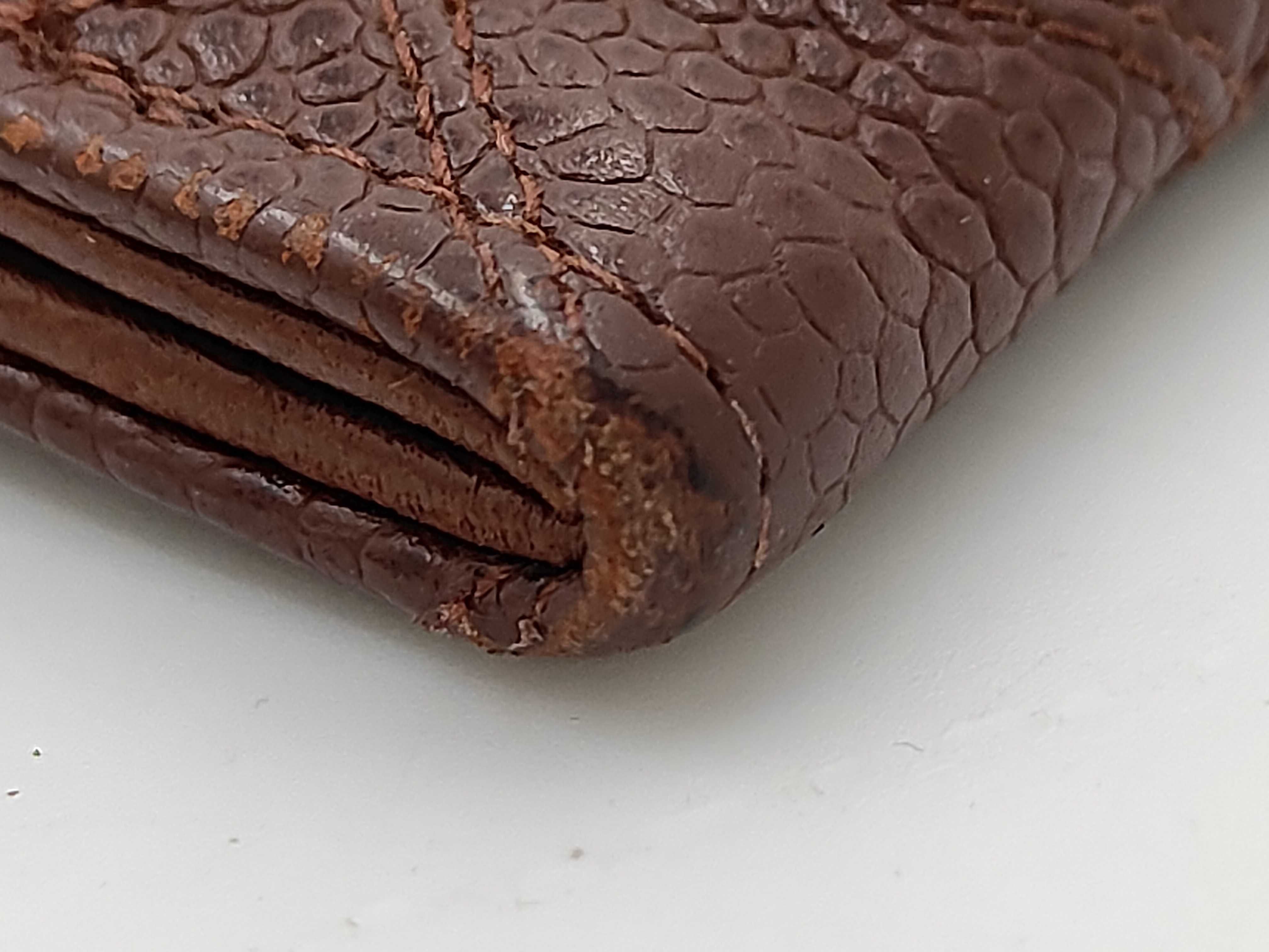 long wallet, with sticker, serial number in the 4th range. — view 4