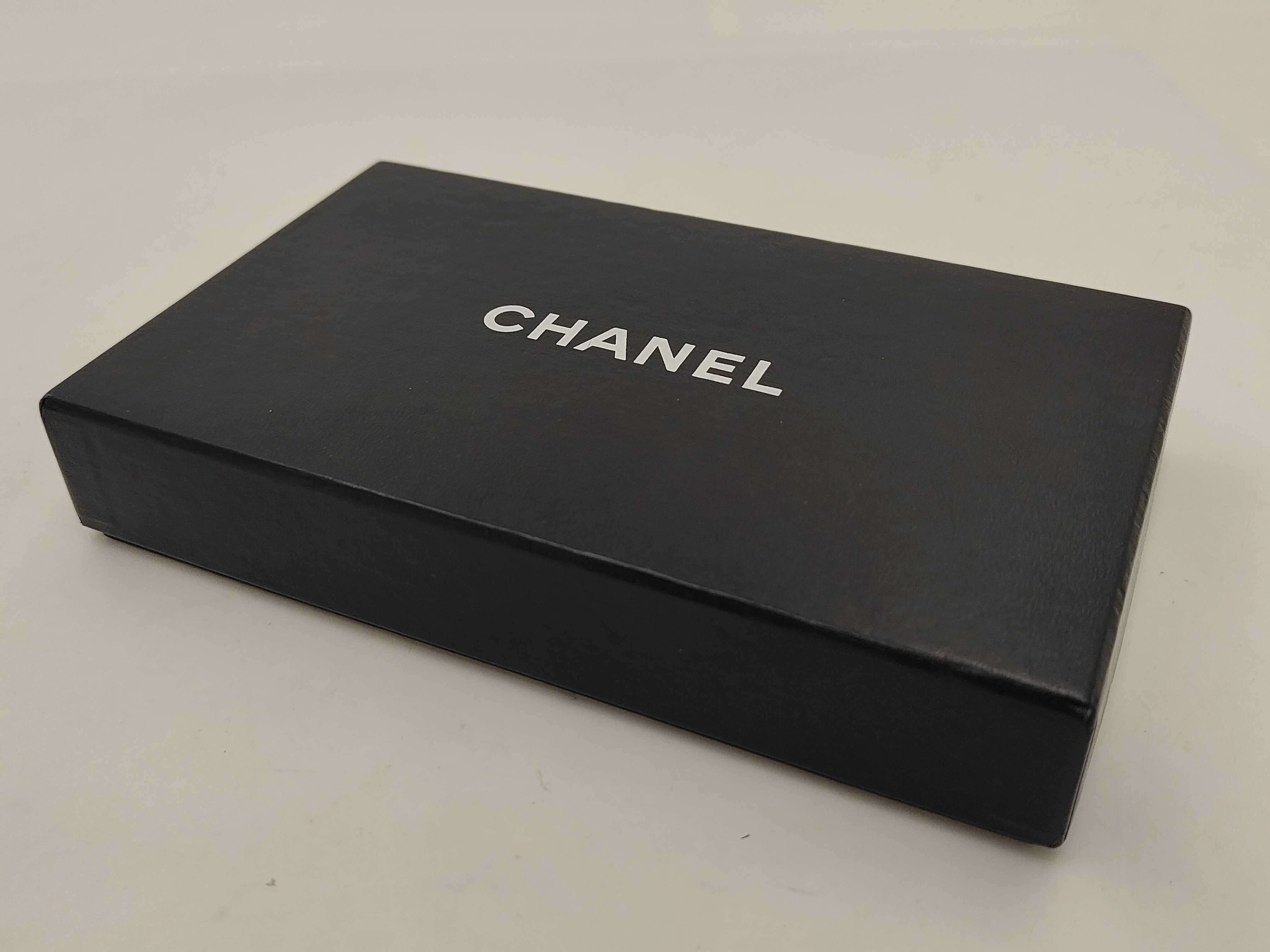 long wallet, with sticker, serial number in the 4th range. — view 10