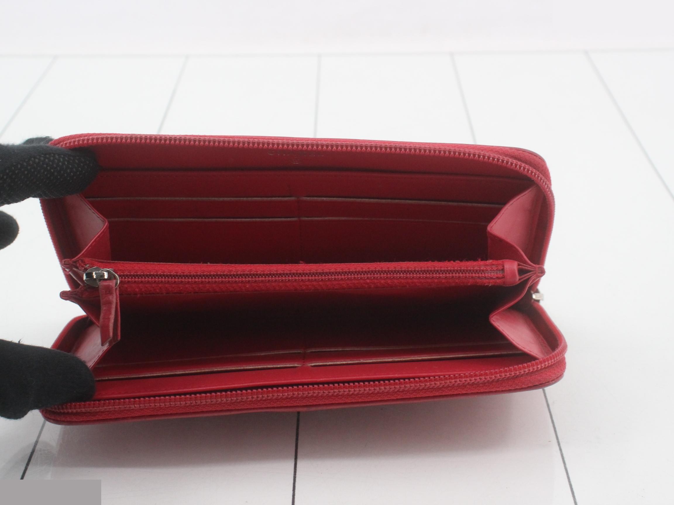 Caviar leather round zipper wallet — view 4
