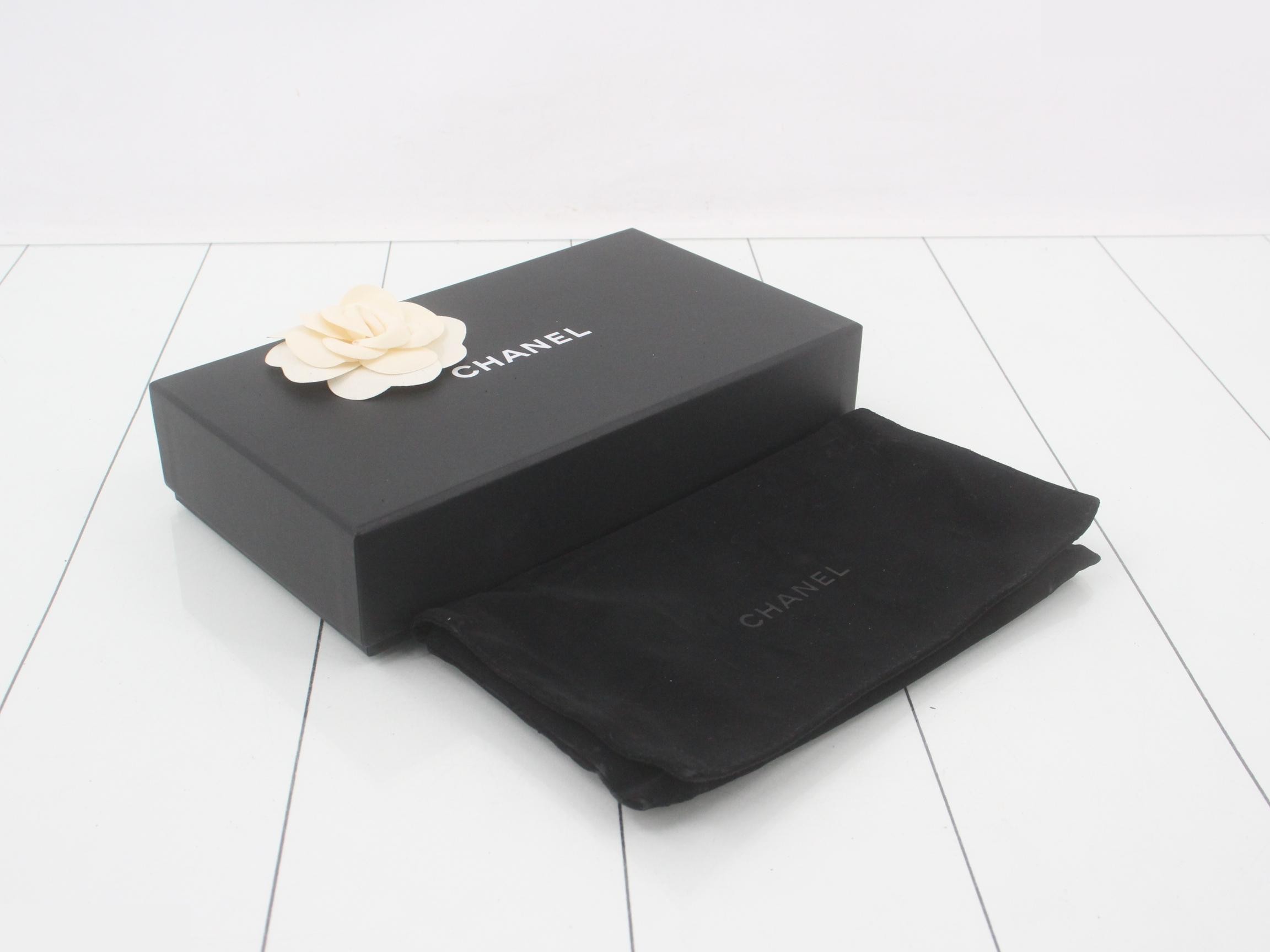 Caviar leather round zipper wallet — view 5