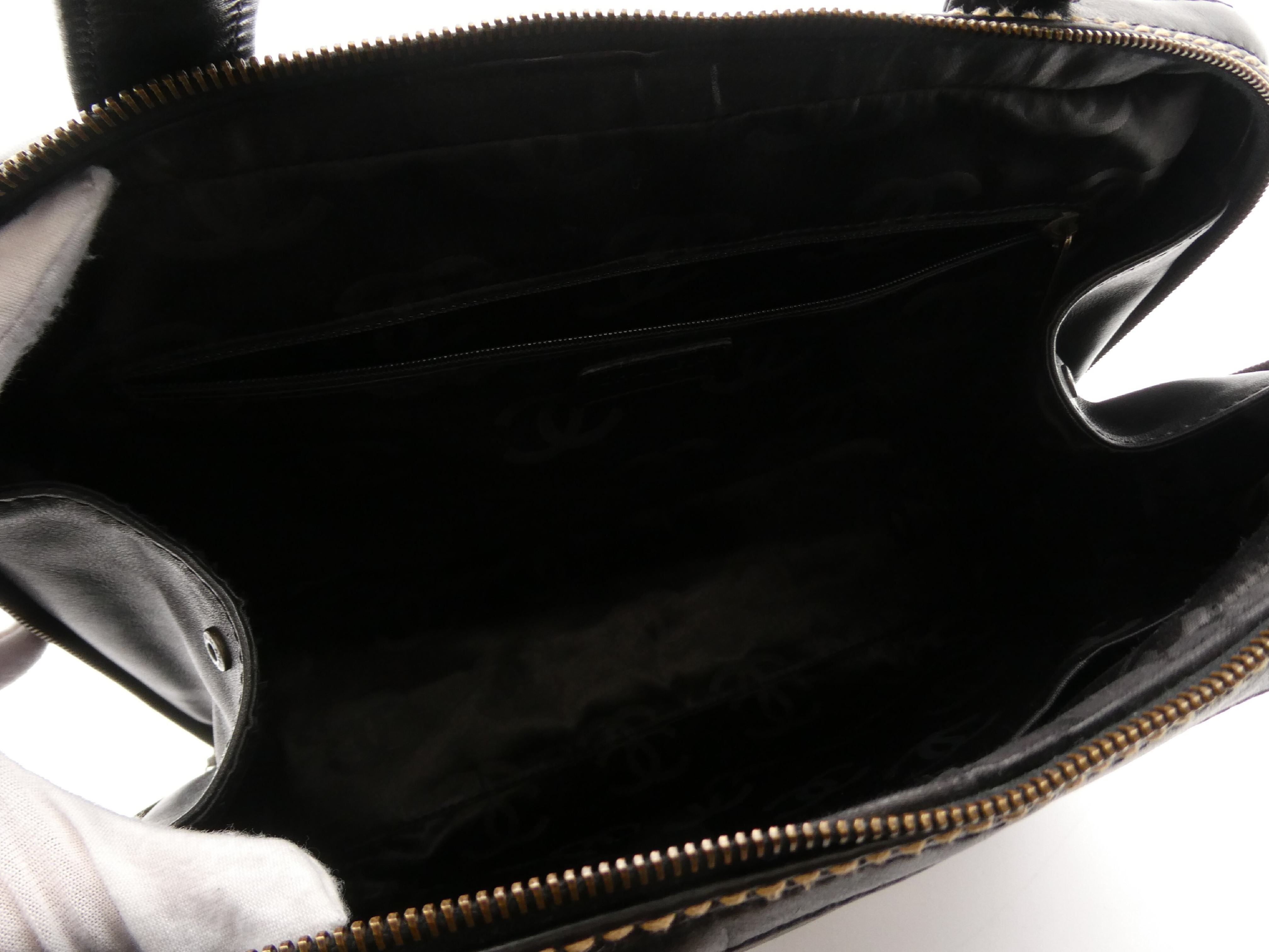 Wild Stitch Matelassé Coco Mark Shoulder Bag — view 7