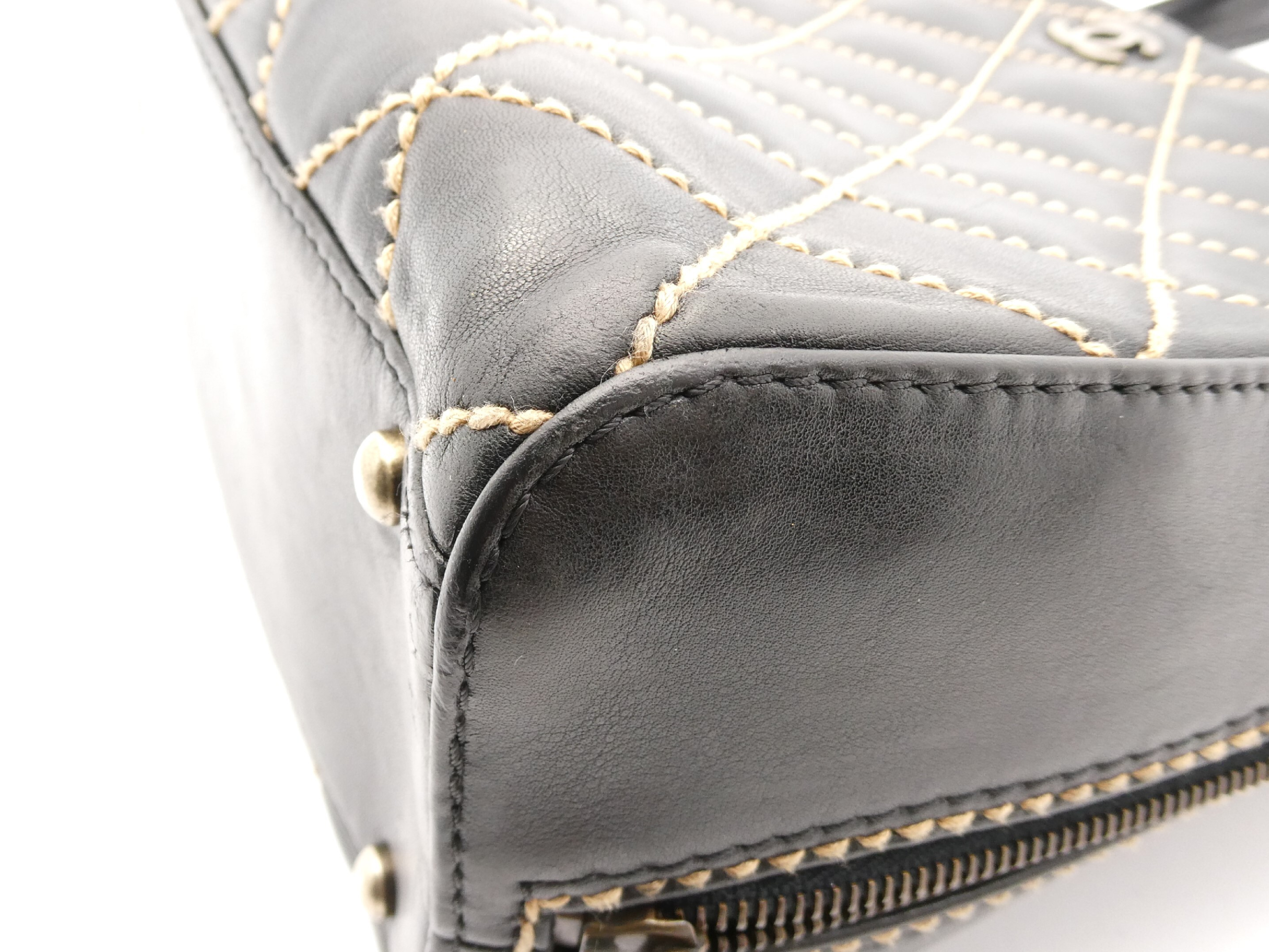 Wild Stitch Matelassé Coco Mark Shoulder Bag — view 10