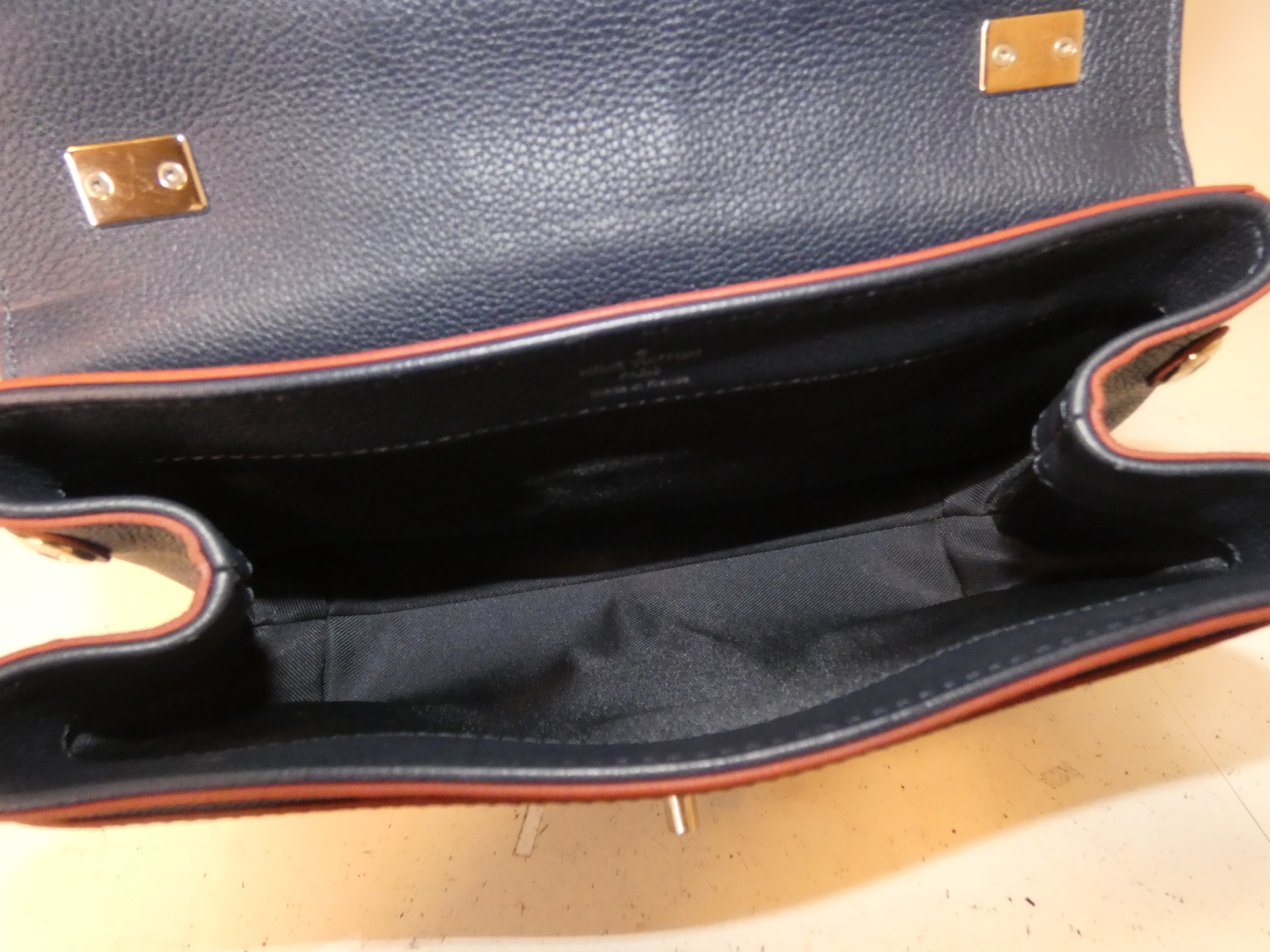 2-way Lockme BB Turnlock Leather Chain Hand Shoulder Bag — view 9