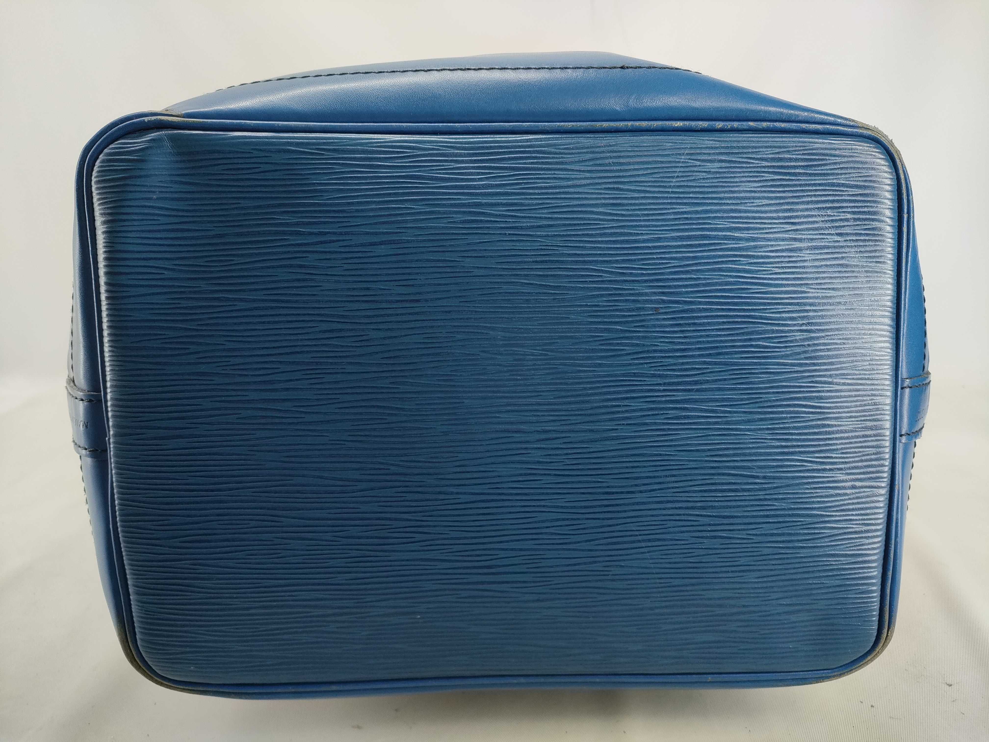 Epi Louis Vuitton Noe Shoulder Bag — view 3