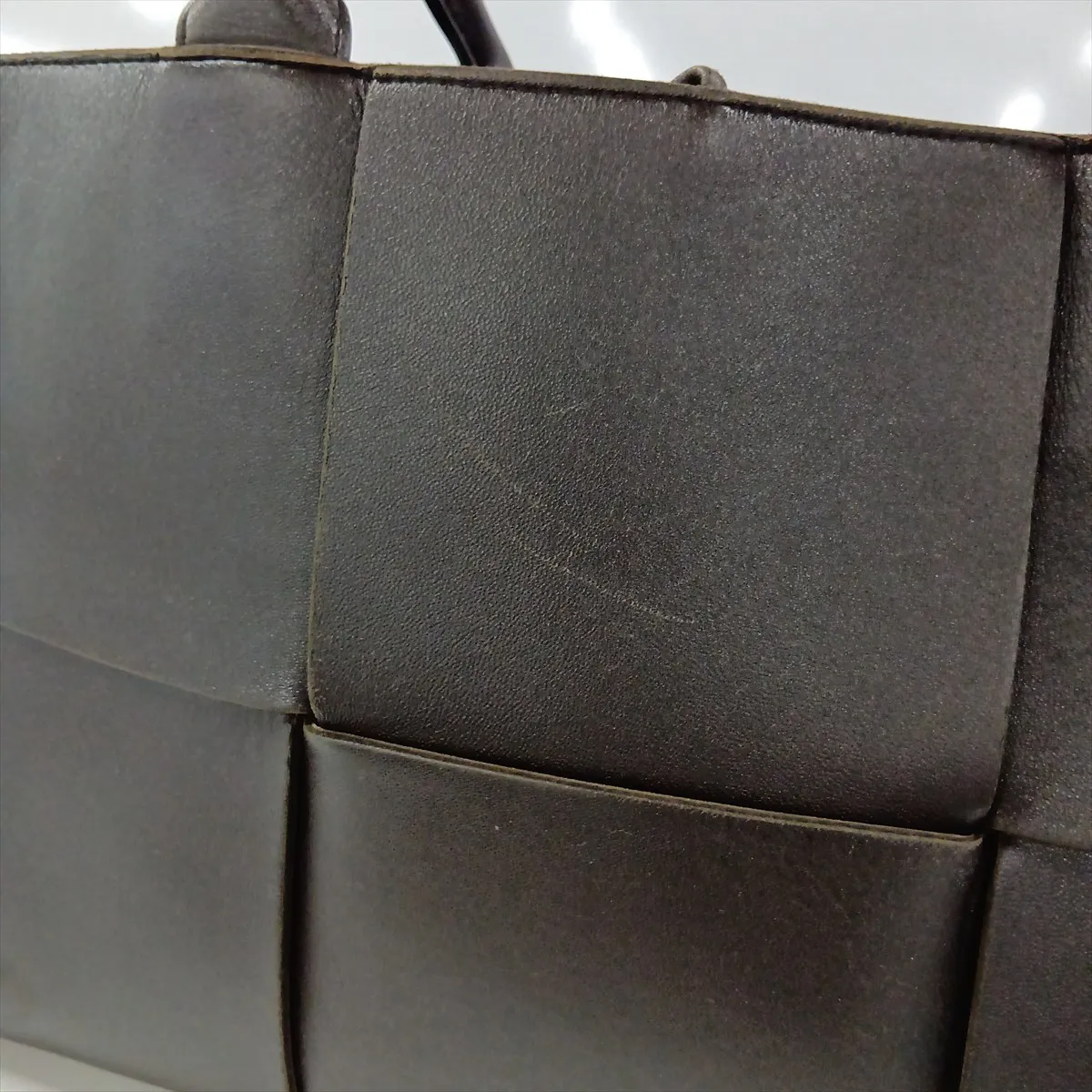Maxi Intrecciato The Arco Tote Leather Tote Bag Brown — view 14