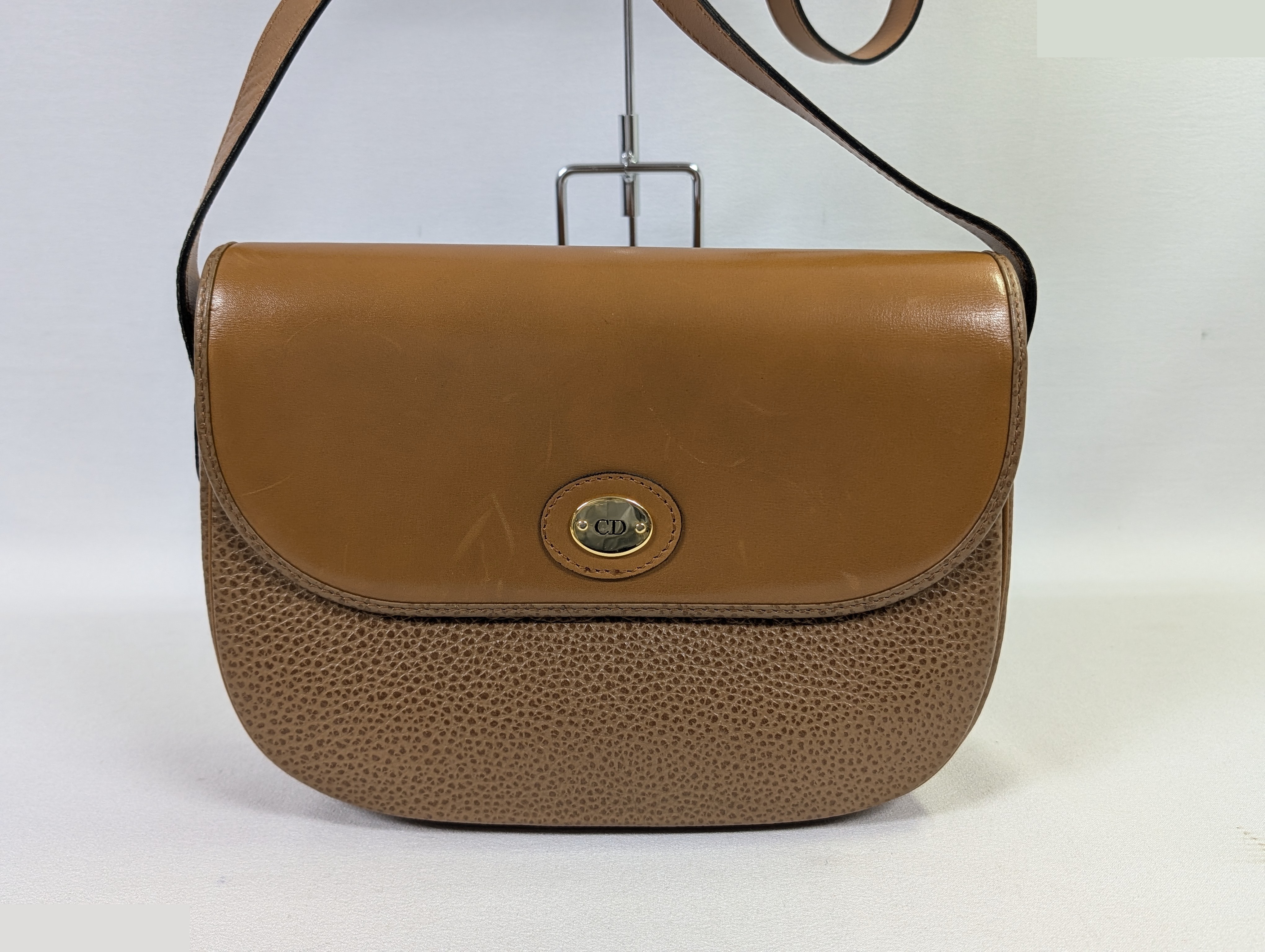 CD logo shoulder bag, flap, leather, brown