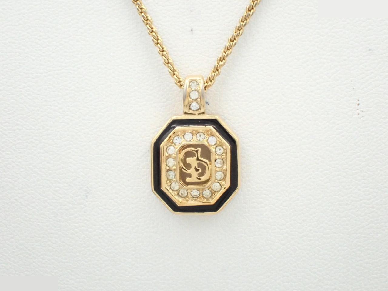 necklace, chain approximately 44cm