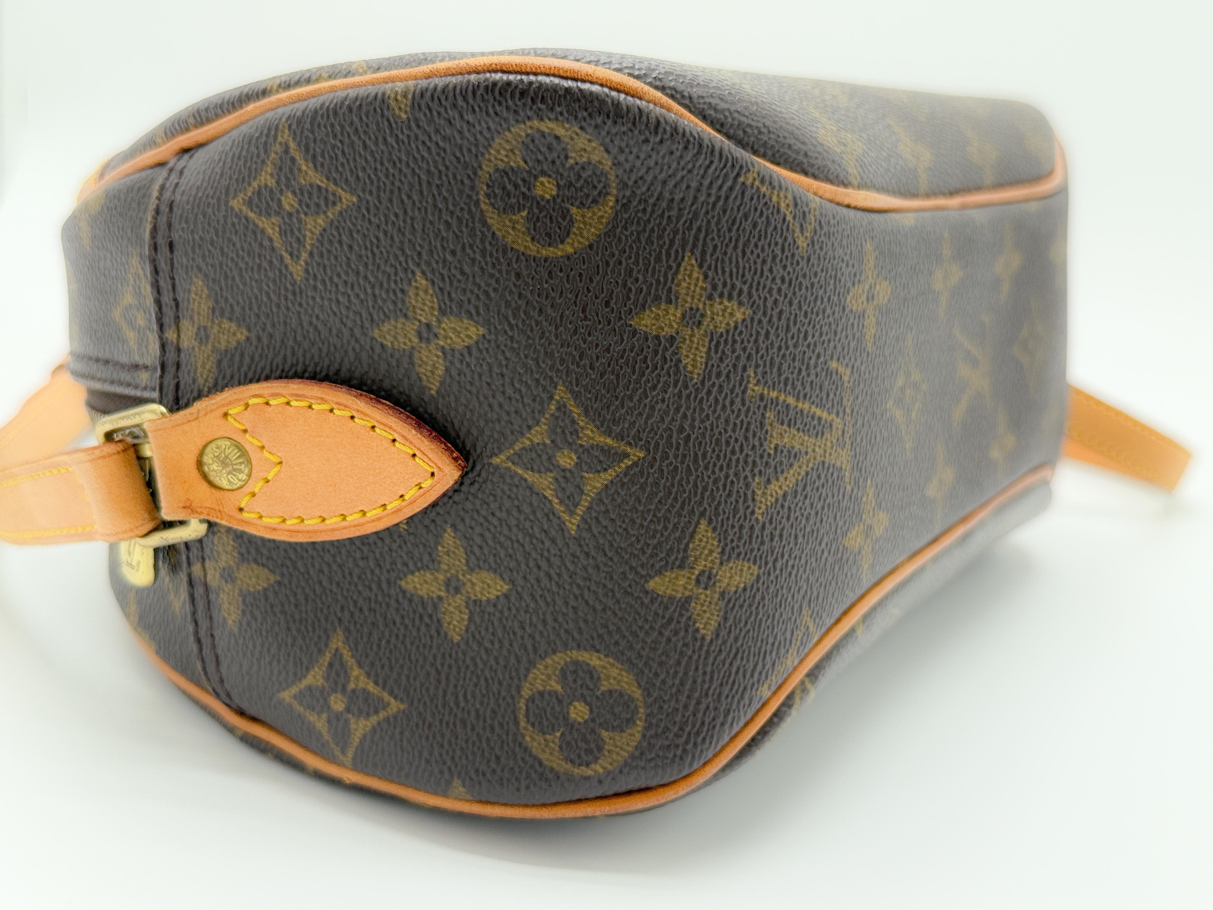 Monogram M51221 Blois BA0022 Shoulder Bag (No Stickiness) — view 9