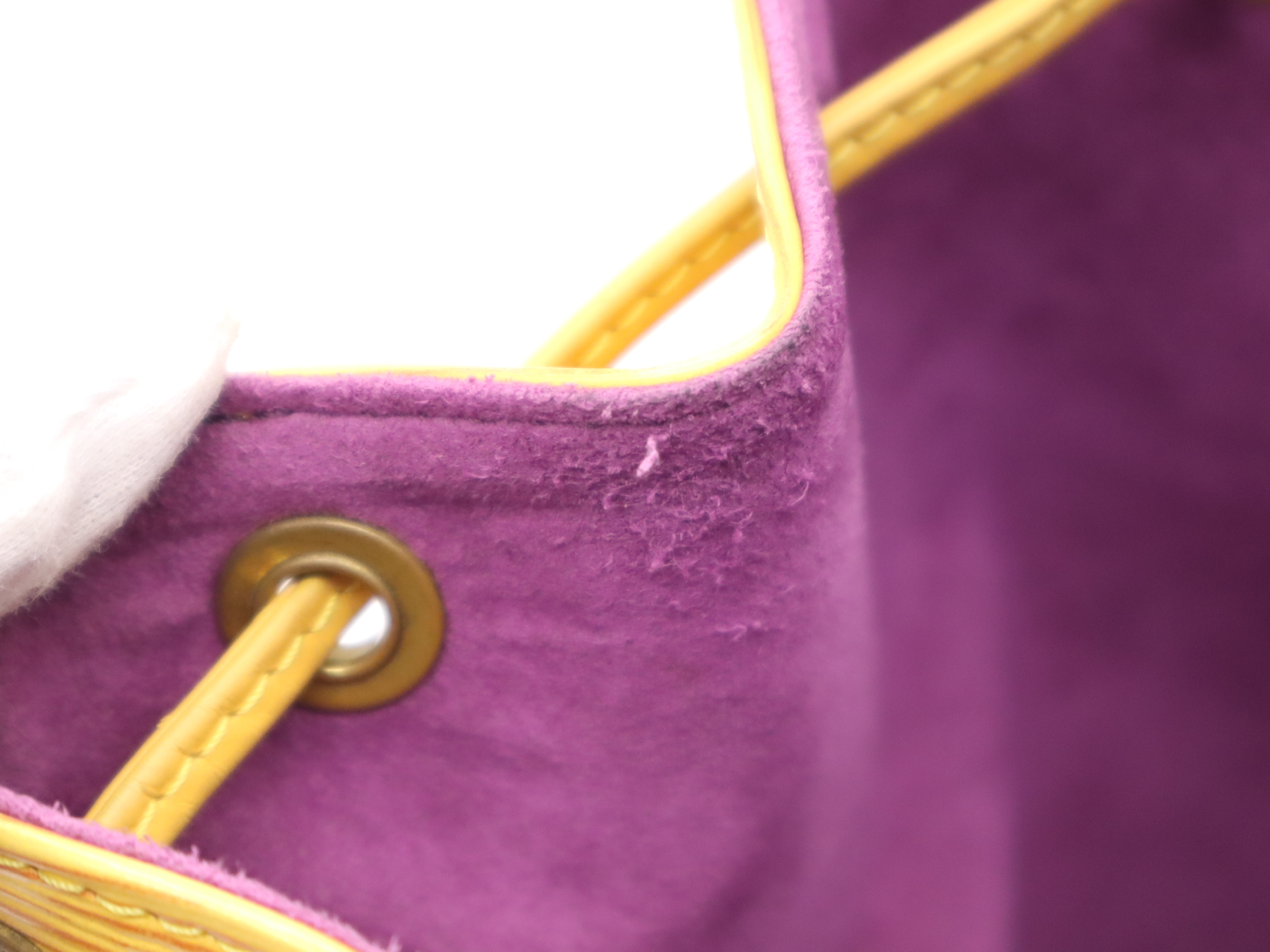 M44009 Epi Noe Tassili Yellow Shoulder Bag — view 12
