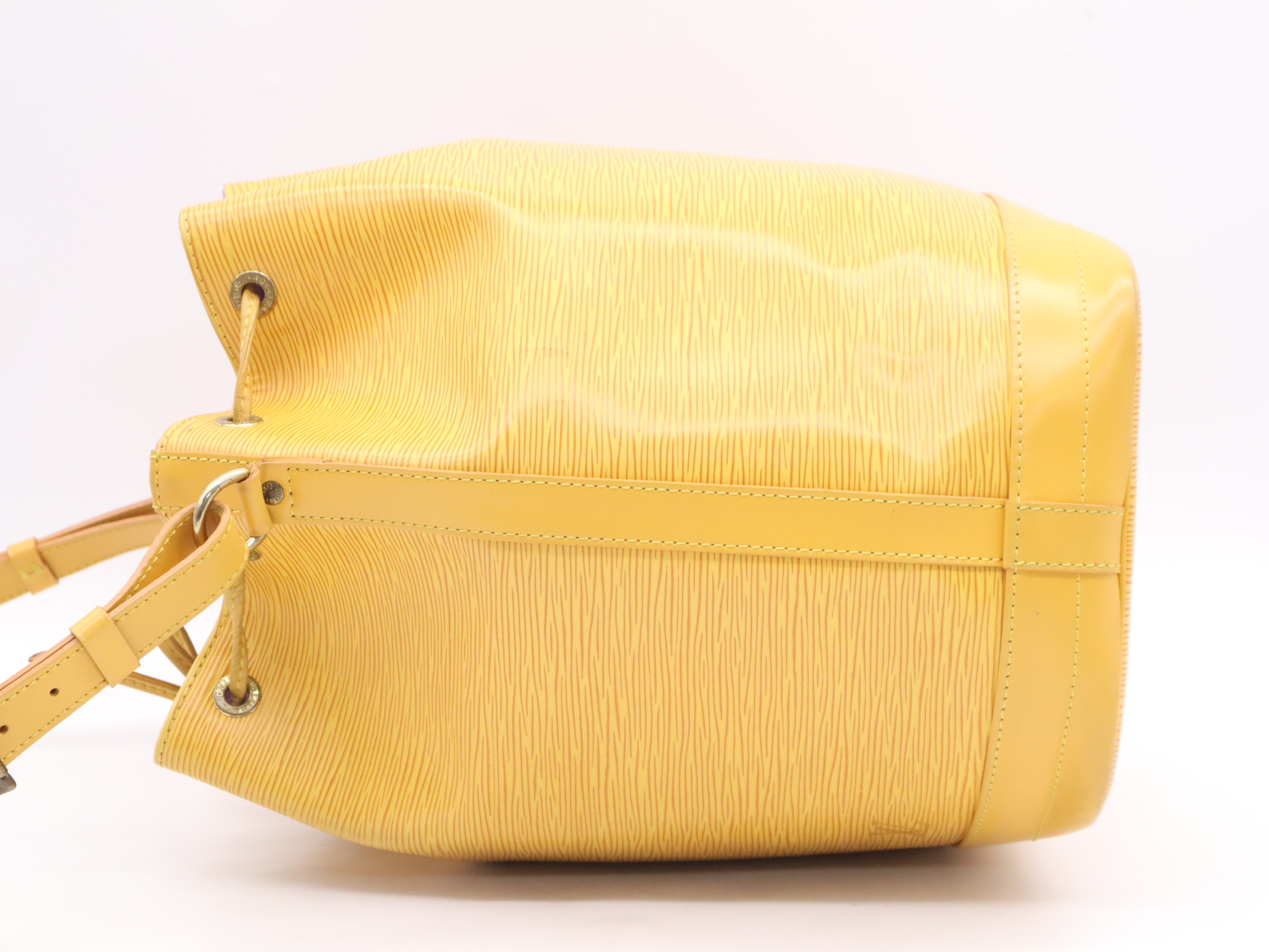 M44009 Epi Noe Tassili Yellow Shoulder Bag — view 3
